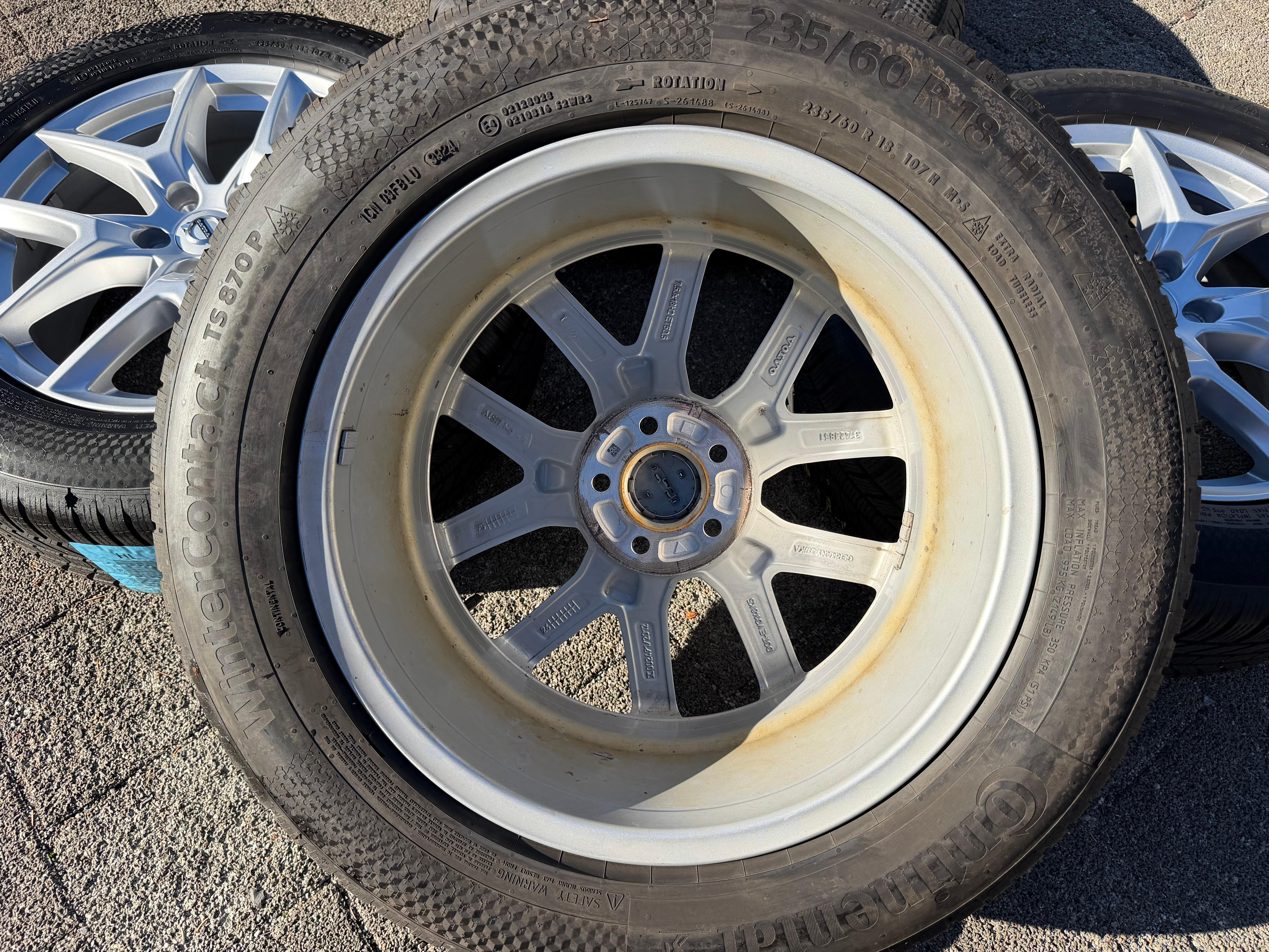 4 ruedas de invierno de aleación originales de 18" Volvo XC60 II 31423851 235/60R18 107H Continental 2025