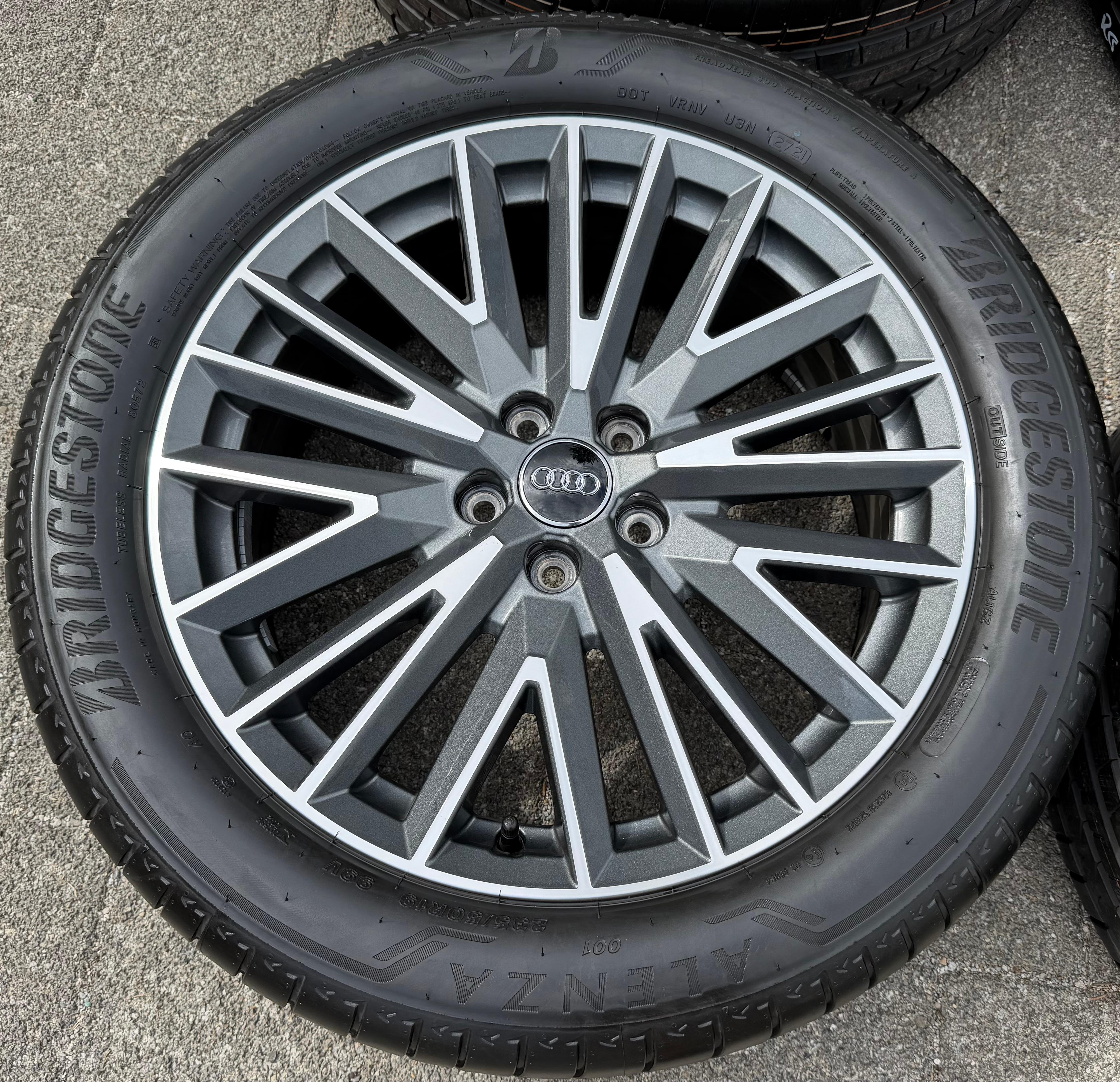 4 originele 19-inch aluminium zomerwielen voor Audi Q3 F3B 83A 83A601025L 235/50R19 99V Bridgestone