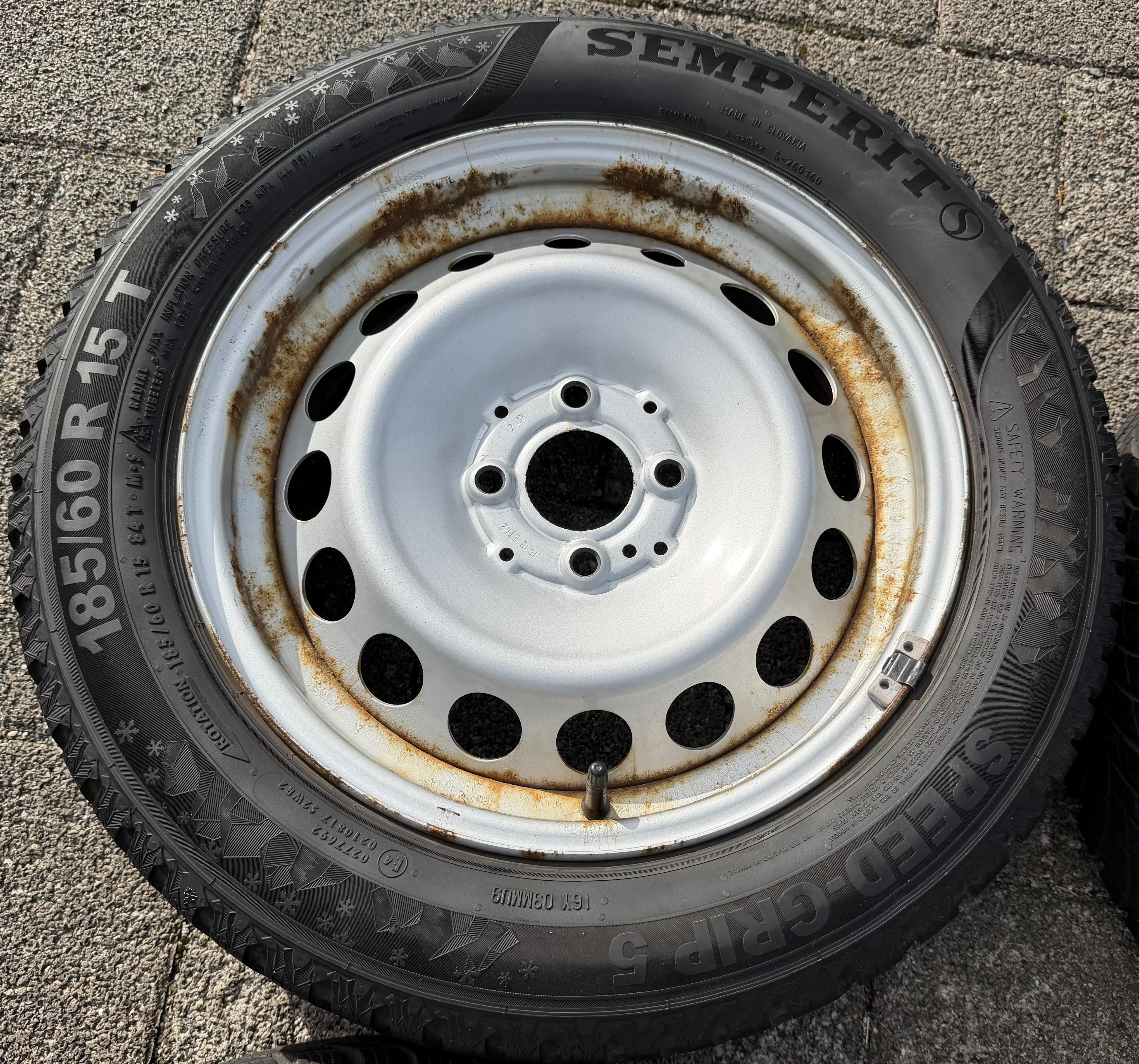 4 roues hiver d’origine Smart 453 165/65R15 81T 185/60R15 84T Semperit RDKS