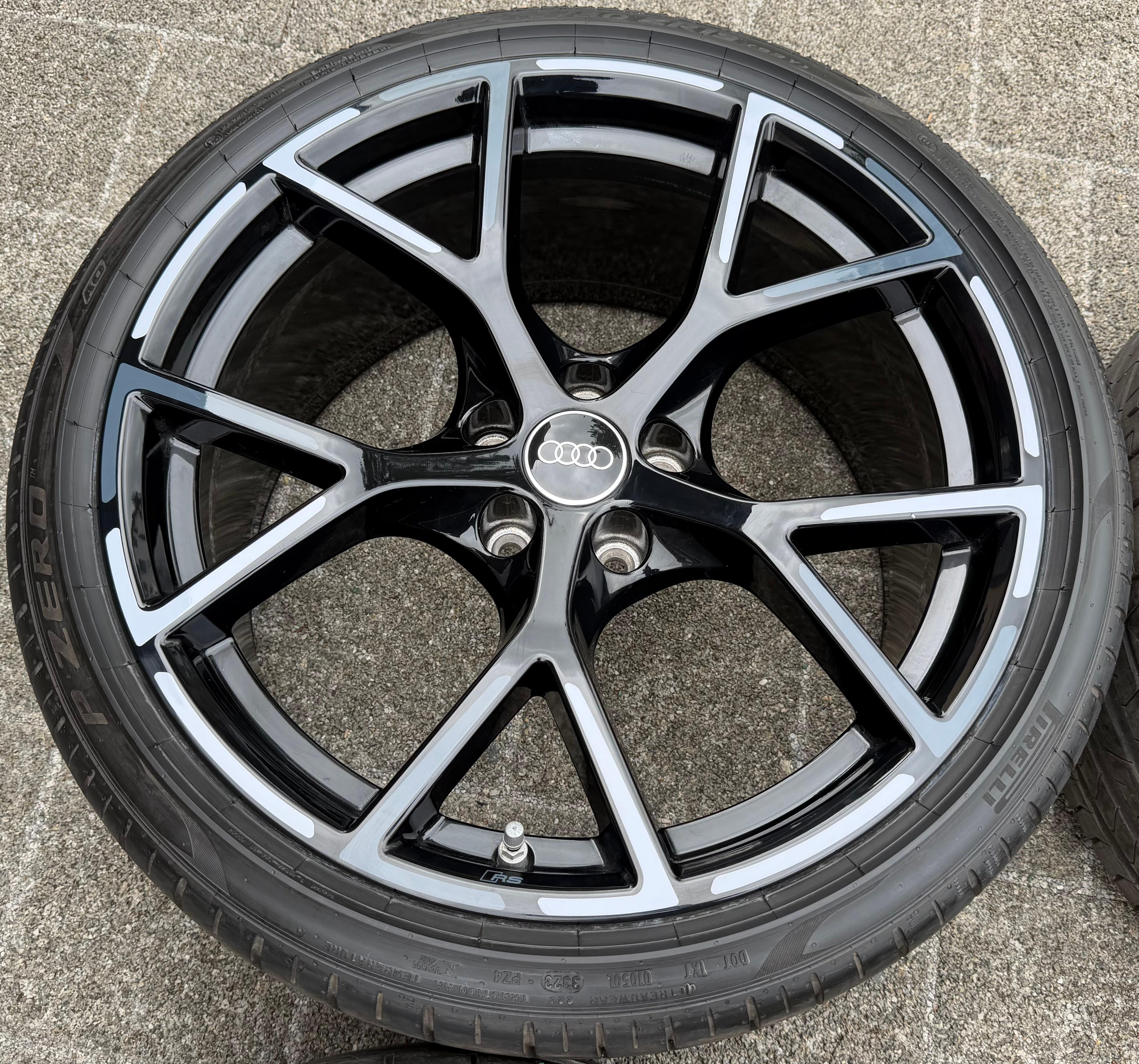 4 Original 19" Alu Sommerräder Audi RS3 8Y 8Y0601025BQ 8Y0601025BP PIRELLI