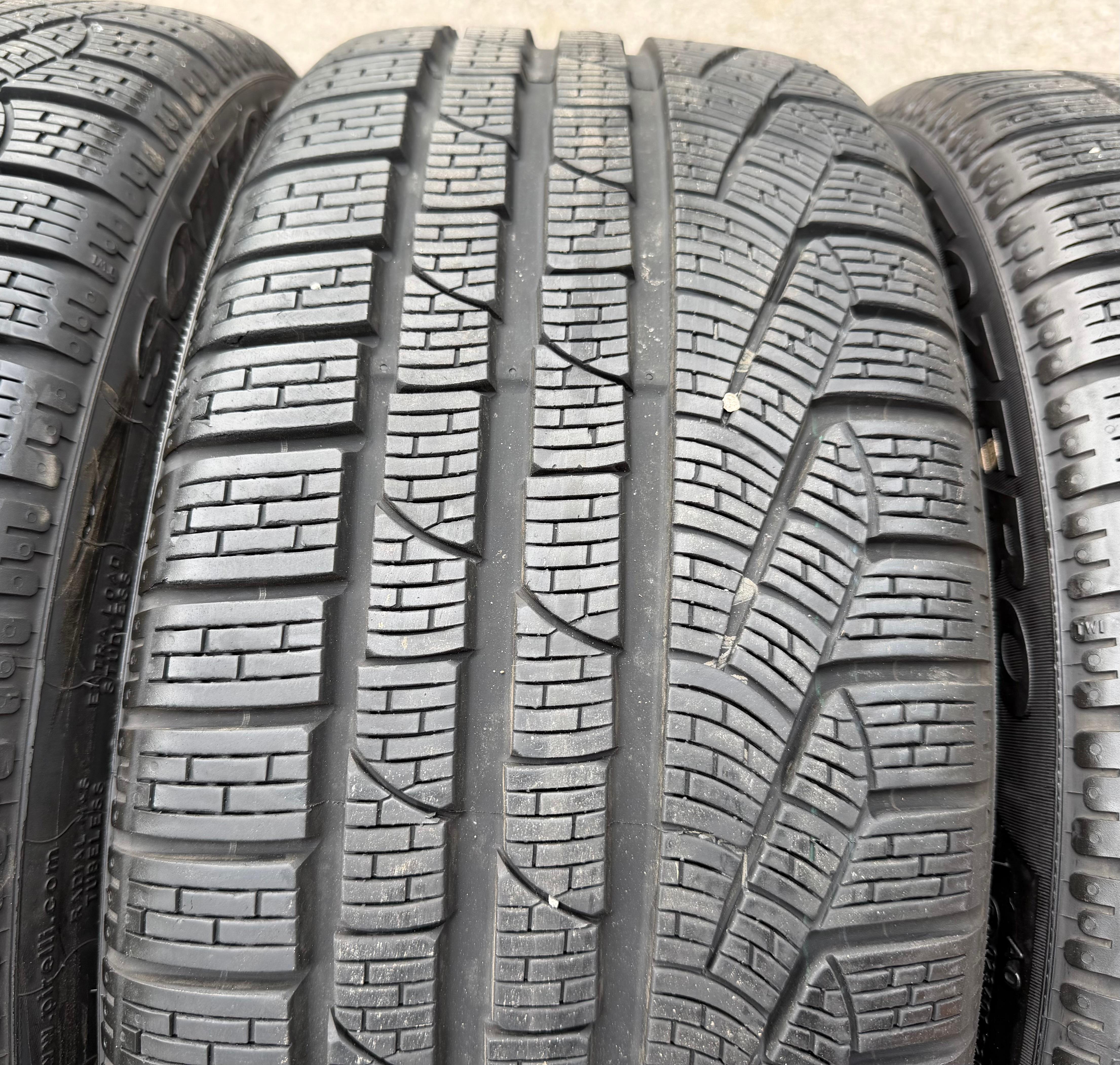4 roues hiver en alliage d’origine 19" Audi RS4 RS5 8W 8W0601025CP 235/40R19 96V Pirelli