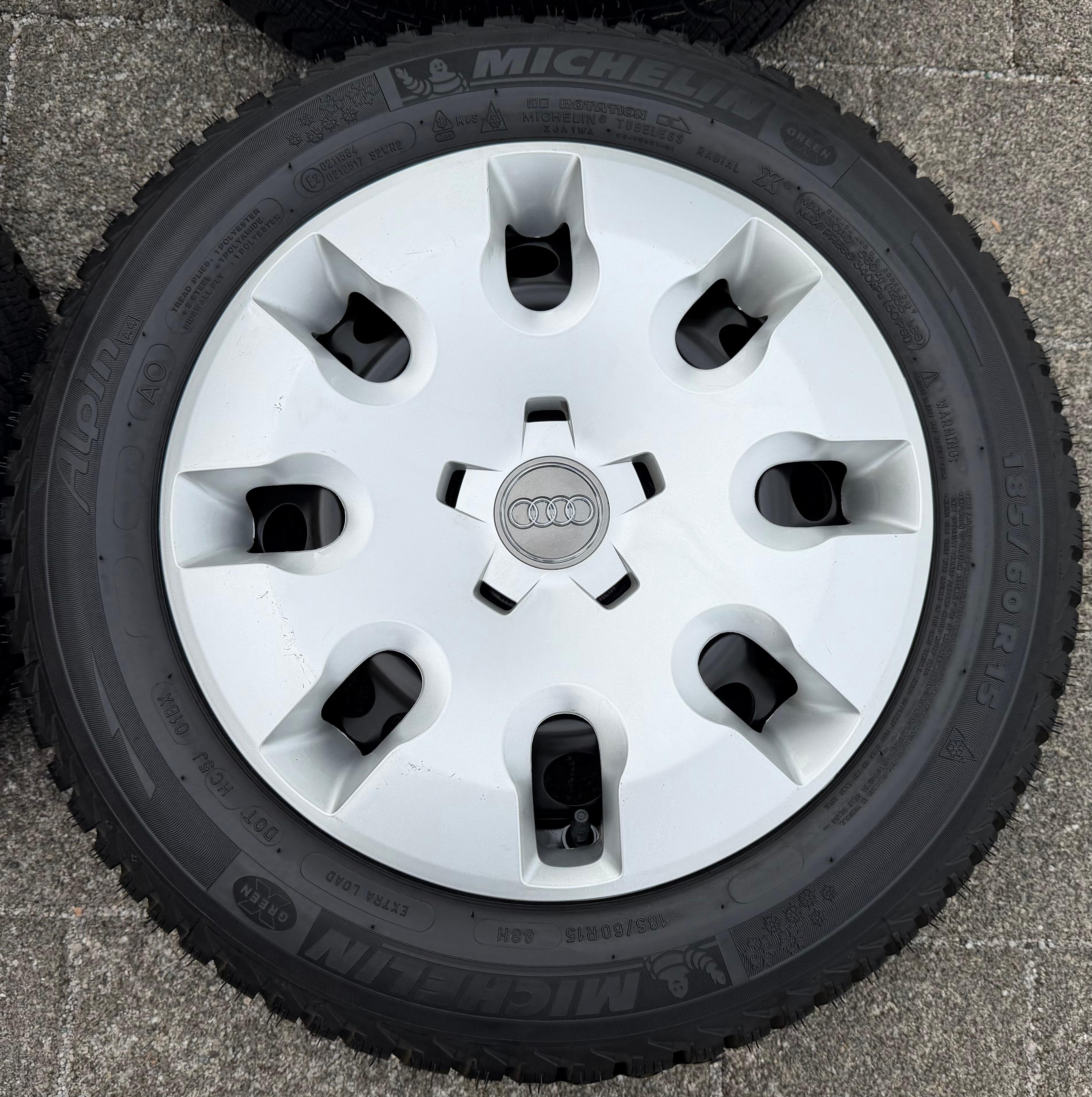 4 Winterräder Audi A1 8X 8X0601027C 185/60R15 88H Michelin Winterreifen