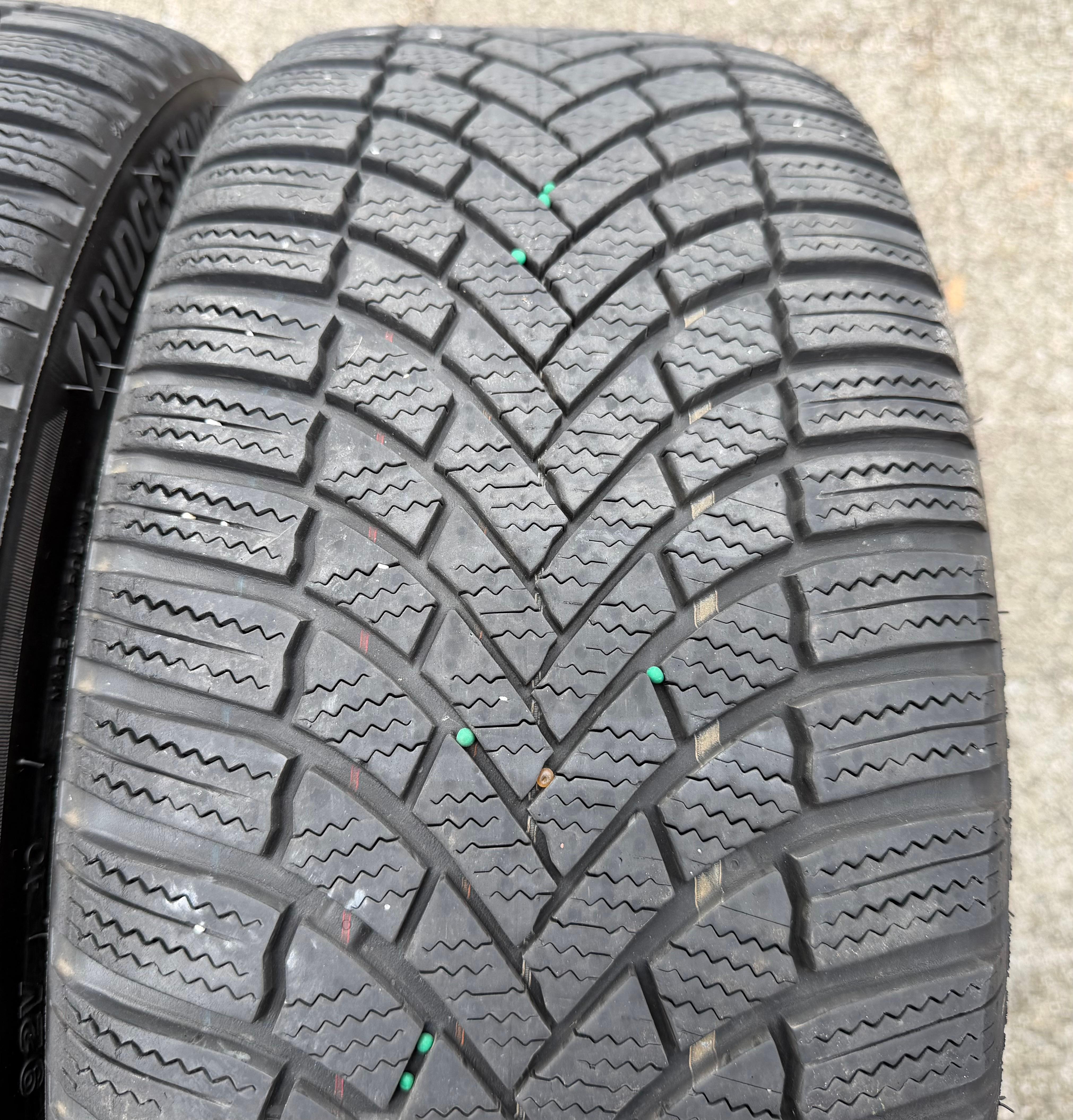 2 x 225/40R18 92V Winterreifen Bridgestone Blizzak LM005 5,5-6mm 2024