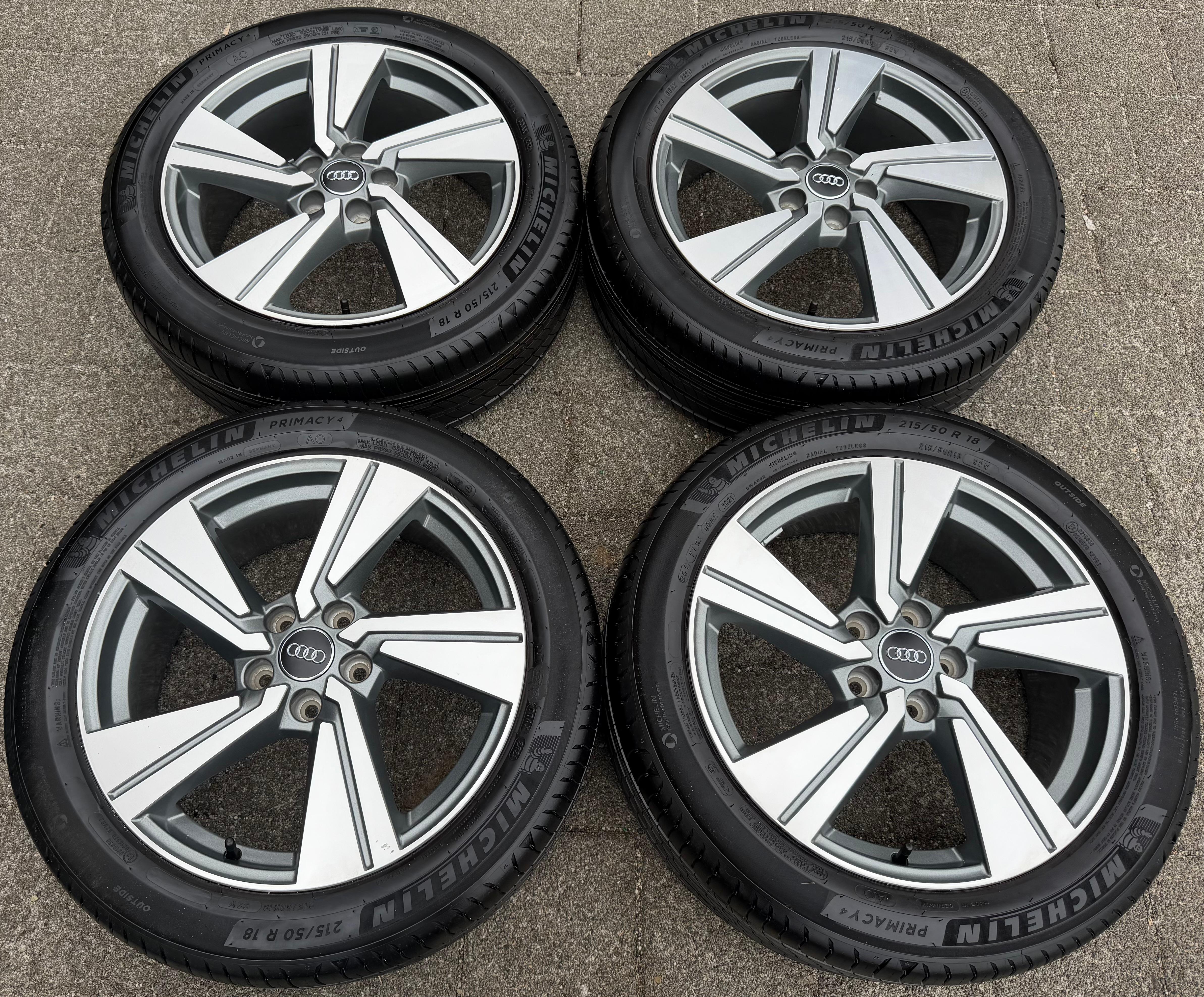 4 roues été complètes en aluminium d’origine 18" Audi Q2 SQ2 81A601025G 215/50R18 92W Michelin