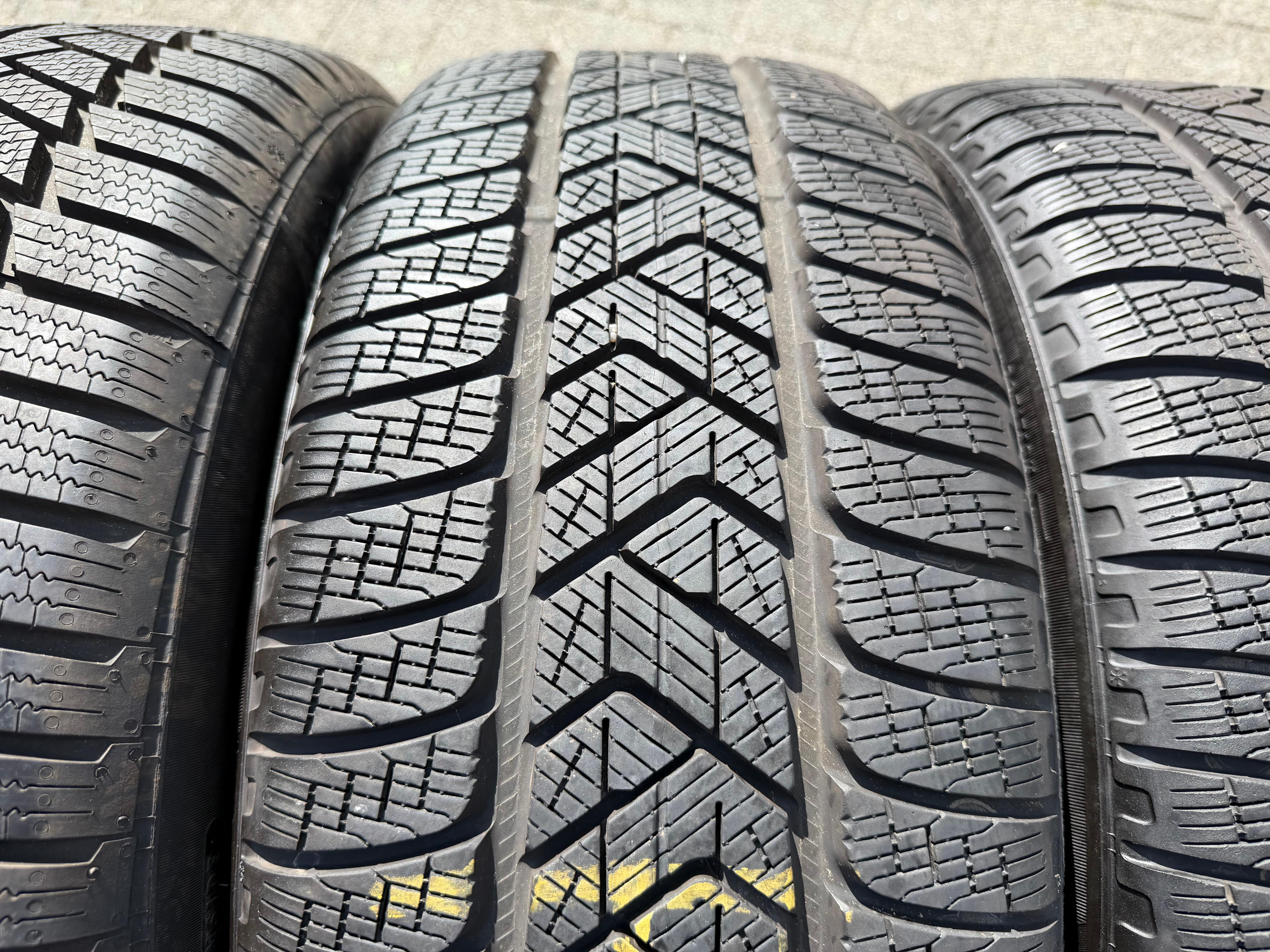 4 Original 19" Alu Winterräder Audi Q3 F3B 83A 83A601025N 235/50R19 99V Winter