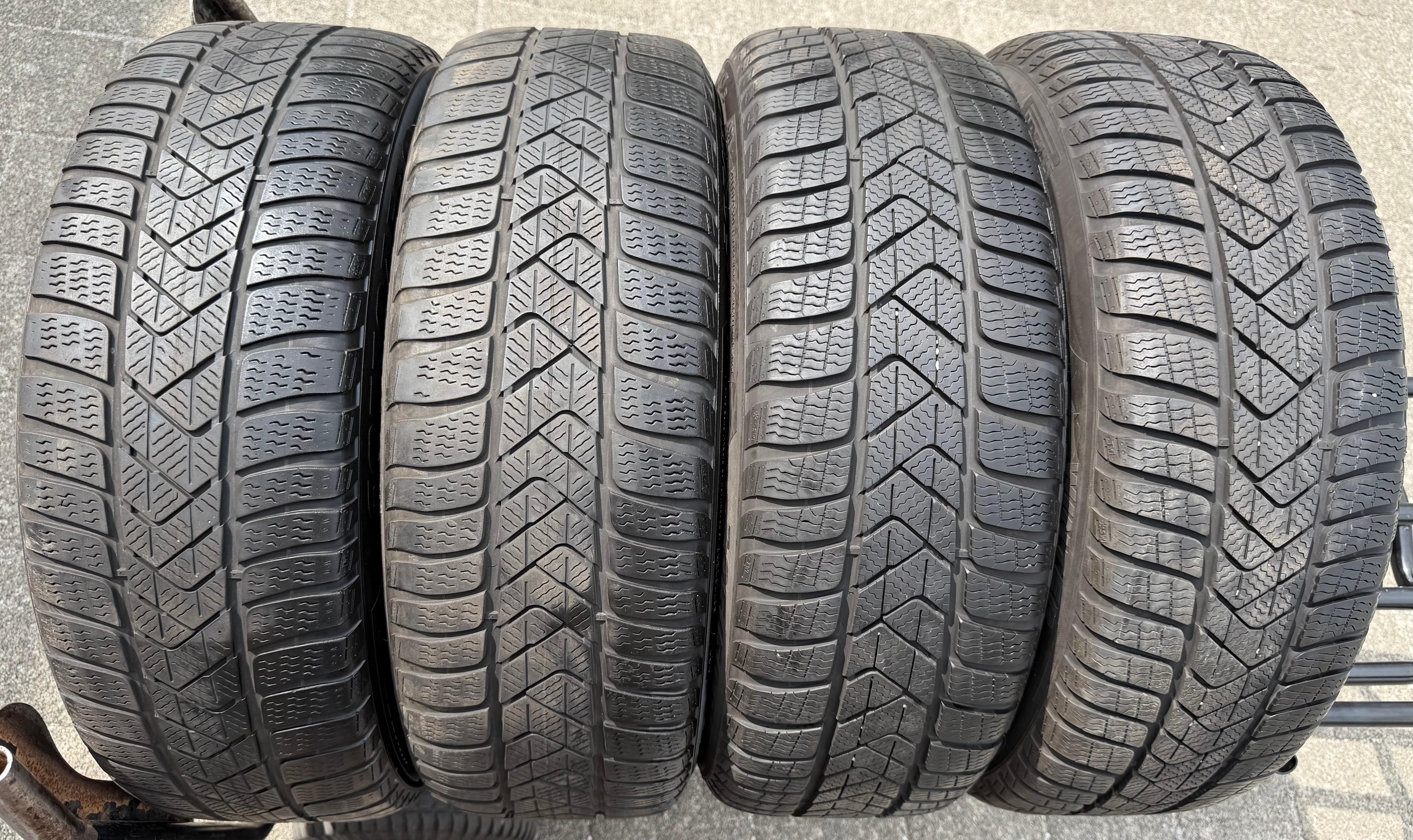 4 Original 17" Alu Winterräder Audi A3 S3 8V 8Y0601025L 205/50R17 93H Pirelli
