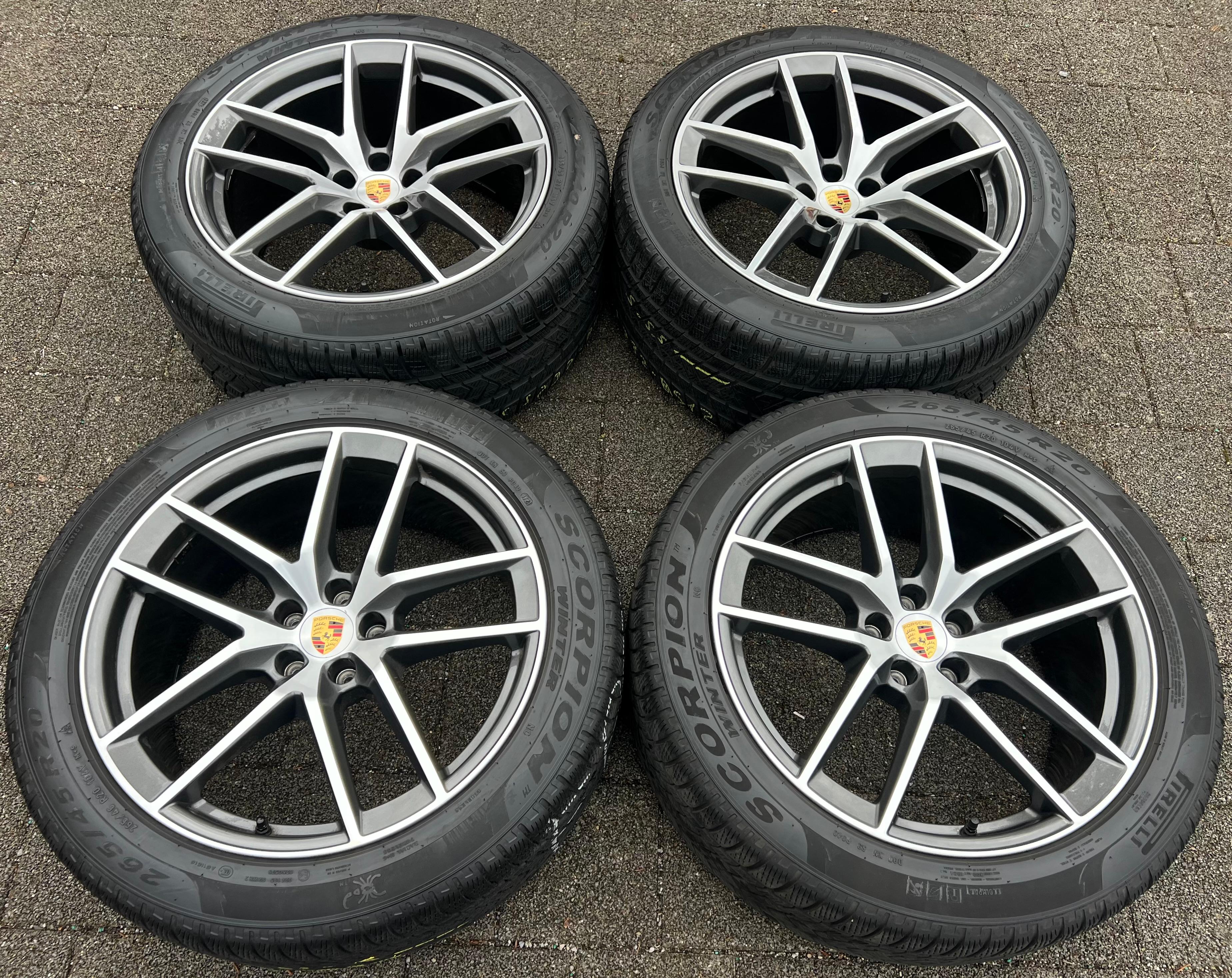 4 ORIGINELE 20" LICHTMETALEN WINTERWIELEN PORSCHE MACAN 265/45R20 104V 295/40R20 106V BANDENDRUKCONTROLESYSTEEM