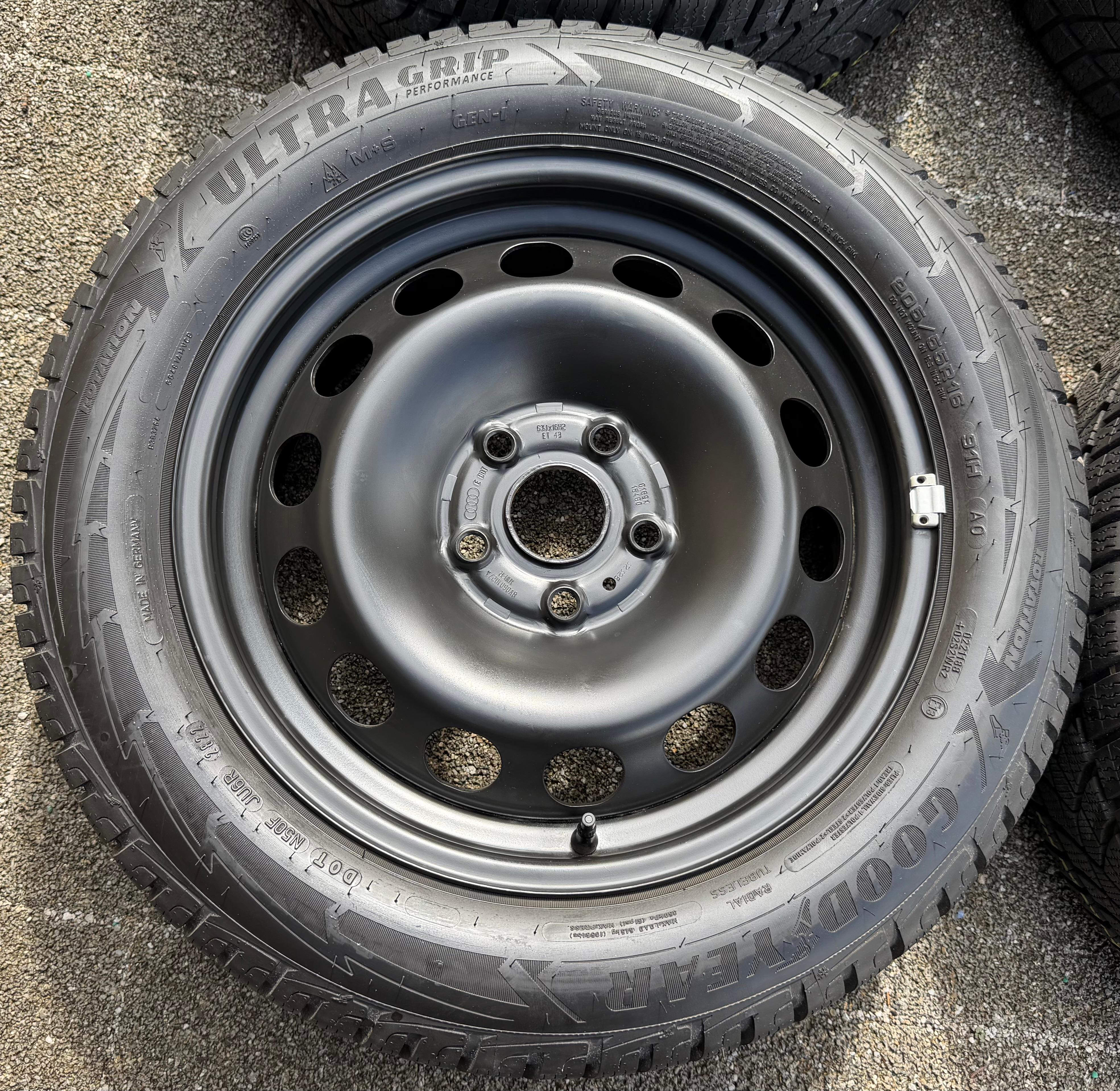 4 Winterräder Audi A3 8V Sportback Cabrio  205/55R16 91H Goodyear 8V0601027A 2022