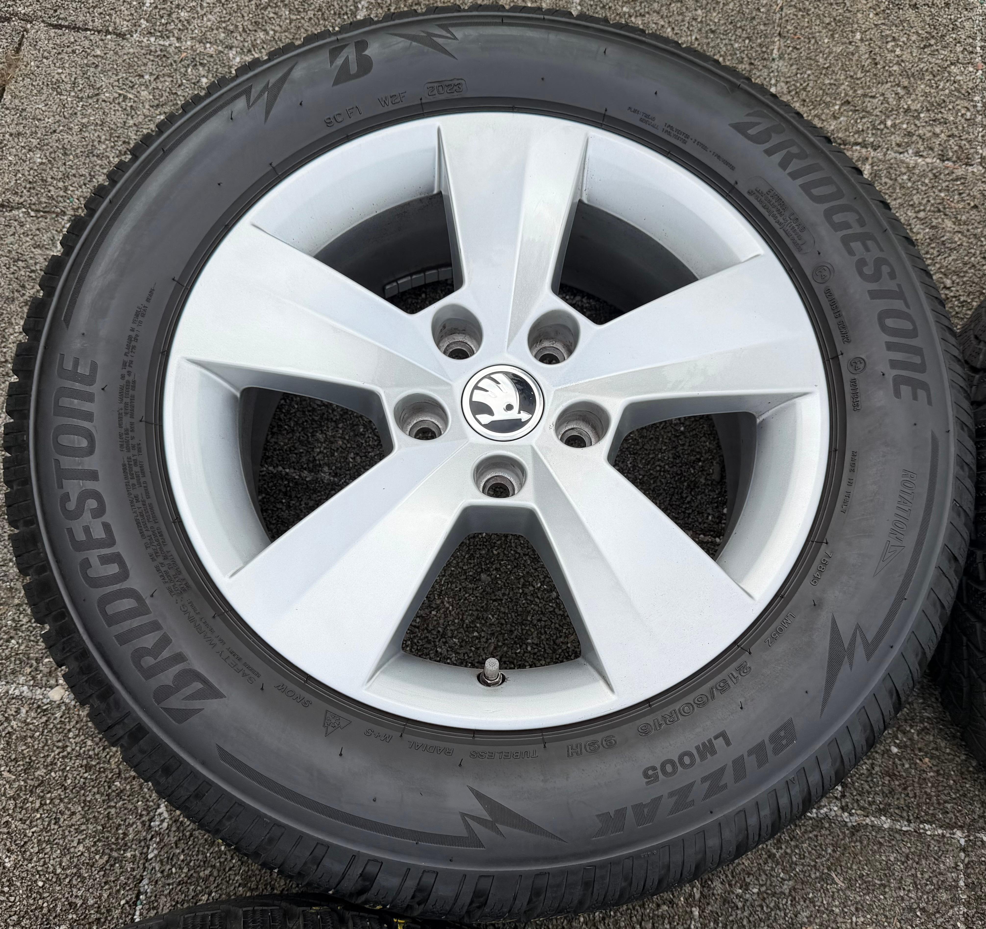 4 roues hiver en alliage d’origine 16" Skoda Superb III 3V 215/60R16 99H 3V0601025AC