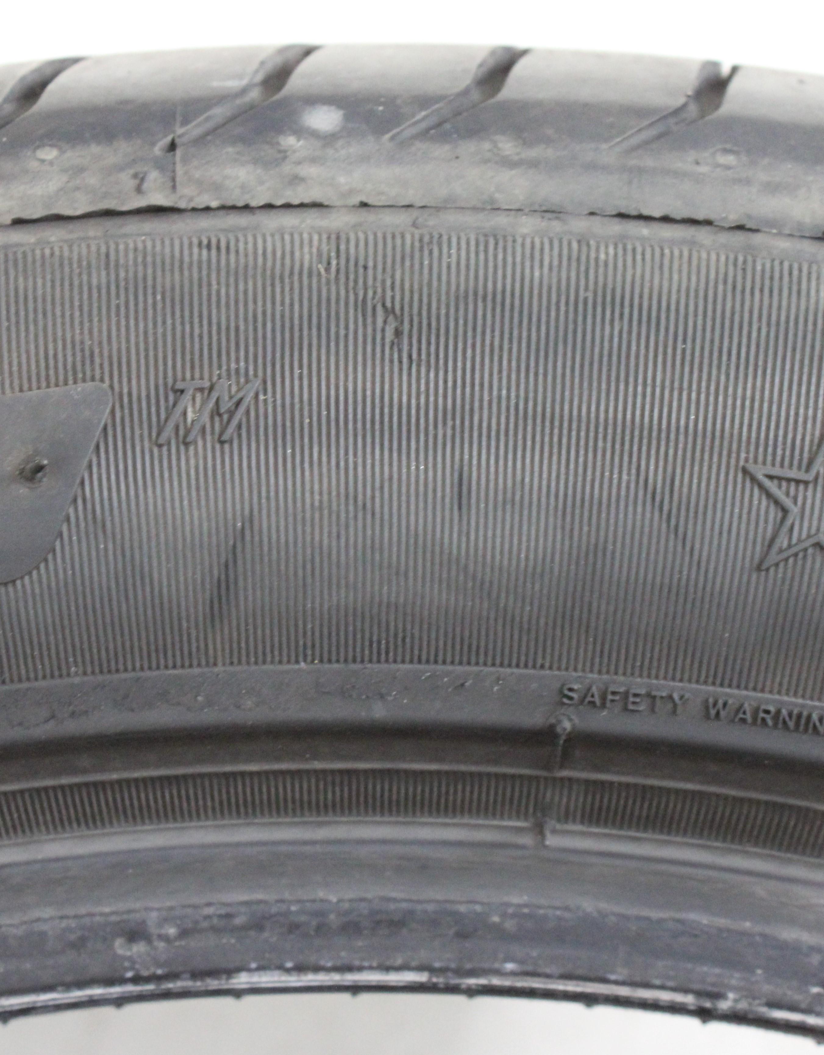 2 x 275/40R19 101Y Sommerreifen Pirelli PZero Runflat in der Mitte 3,5-4mm und auf den Schultern 5mm. 2019 *