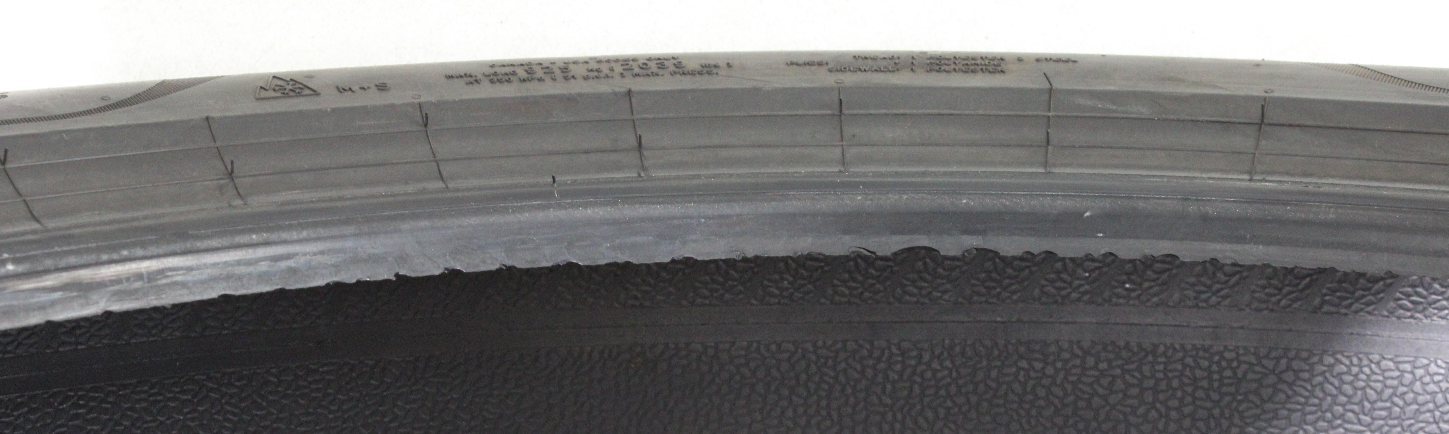 2 x 275/40R19 105H Winterreifen Pirelli Pzero Winter MO* in der Mitte 4-5mm und auf den Schultern 5,5-6mm. 2024