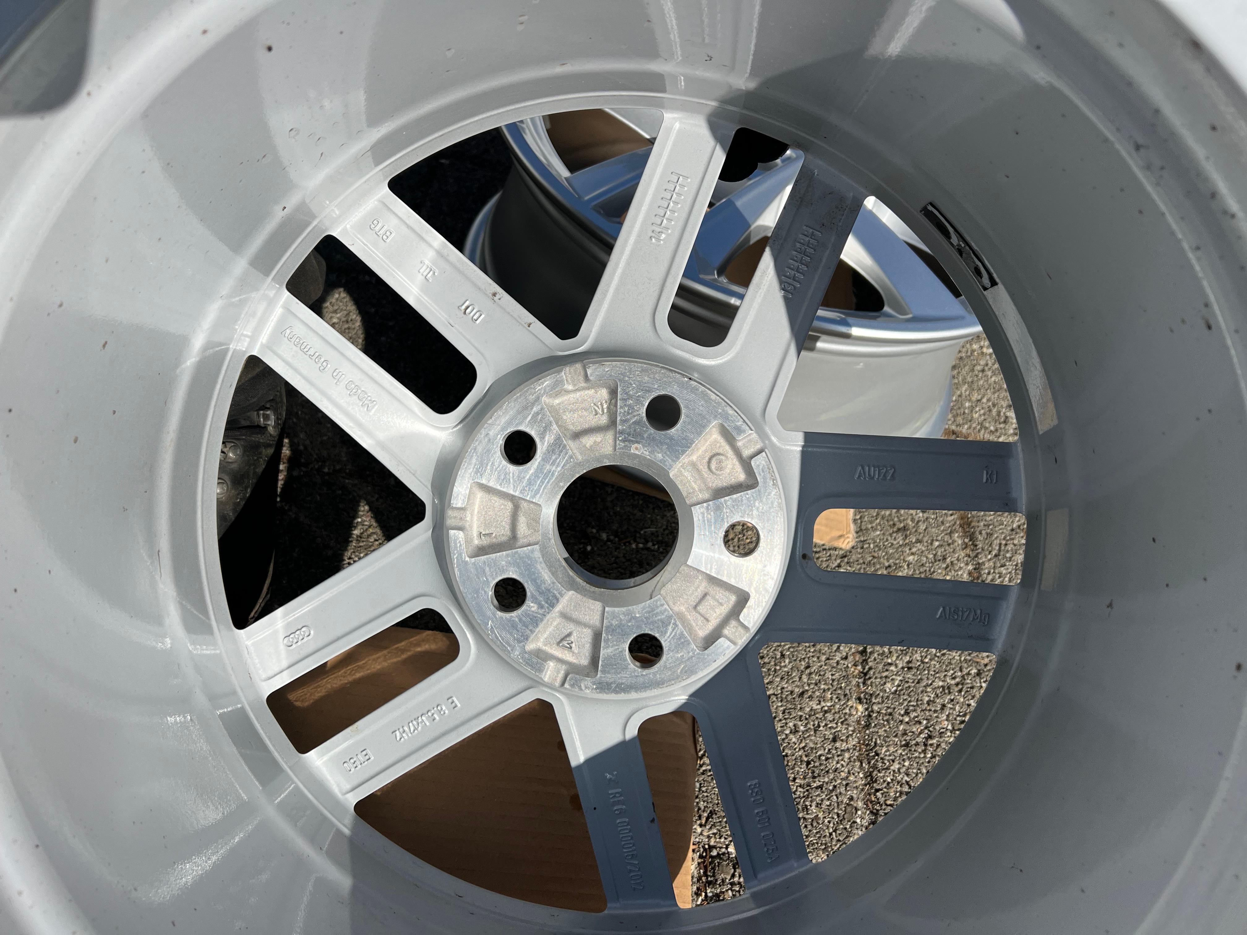 1 X CERCHIO ORIGINALE 17" IN ALLUMINIO AUDI TT 8S 8S0601025A 8,5x17 ET50 FREIHAUS