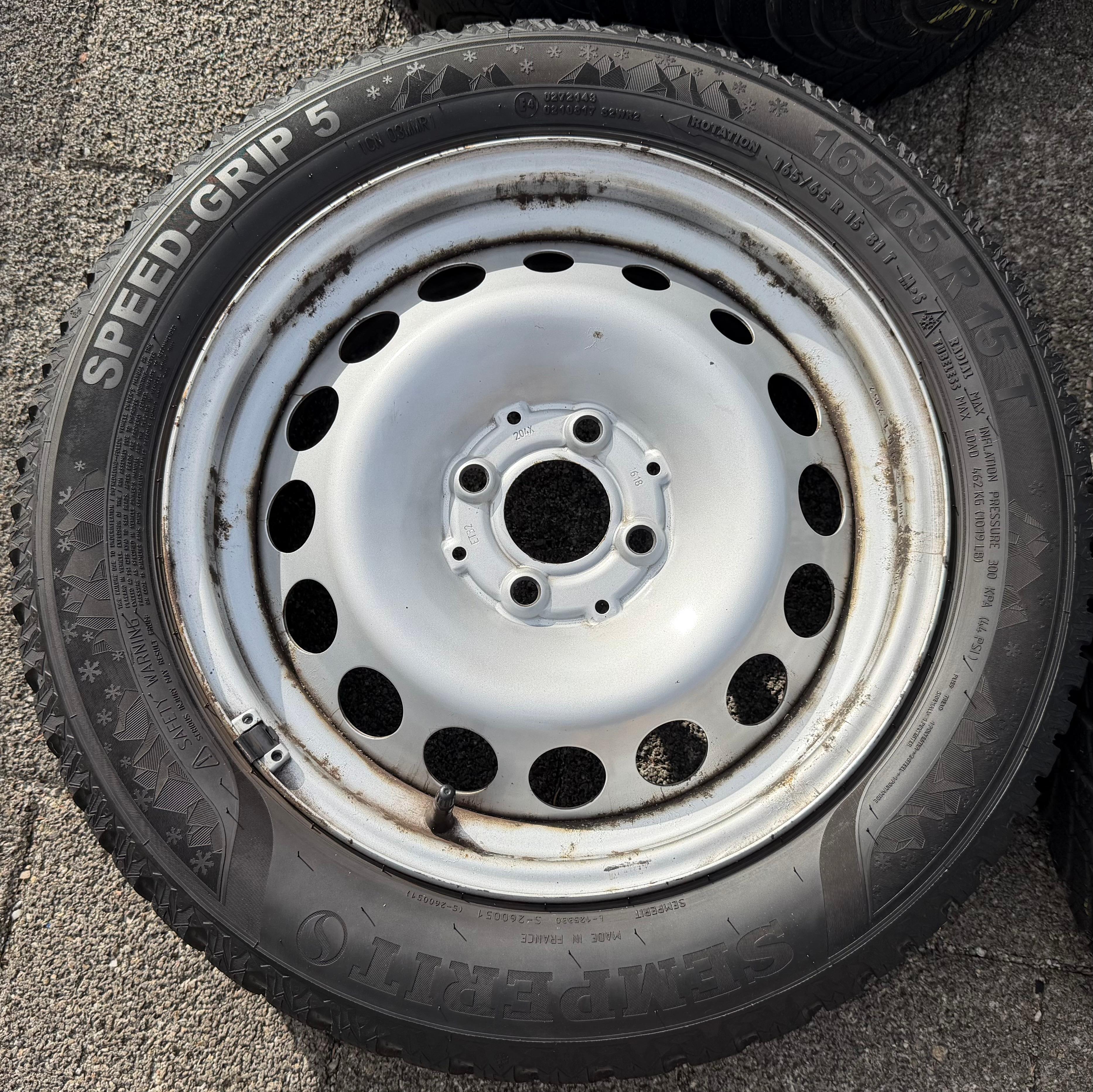 4 roues hiver d’origine Smart 453 165/65R15 81T 185/60R15 84T Semperit RDKS