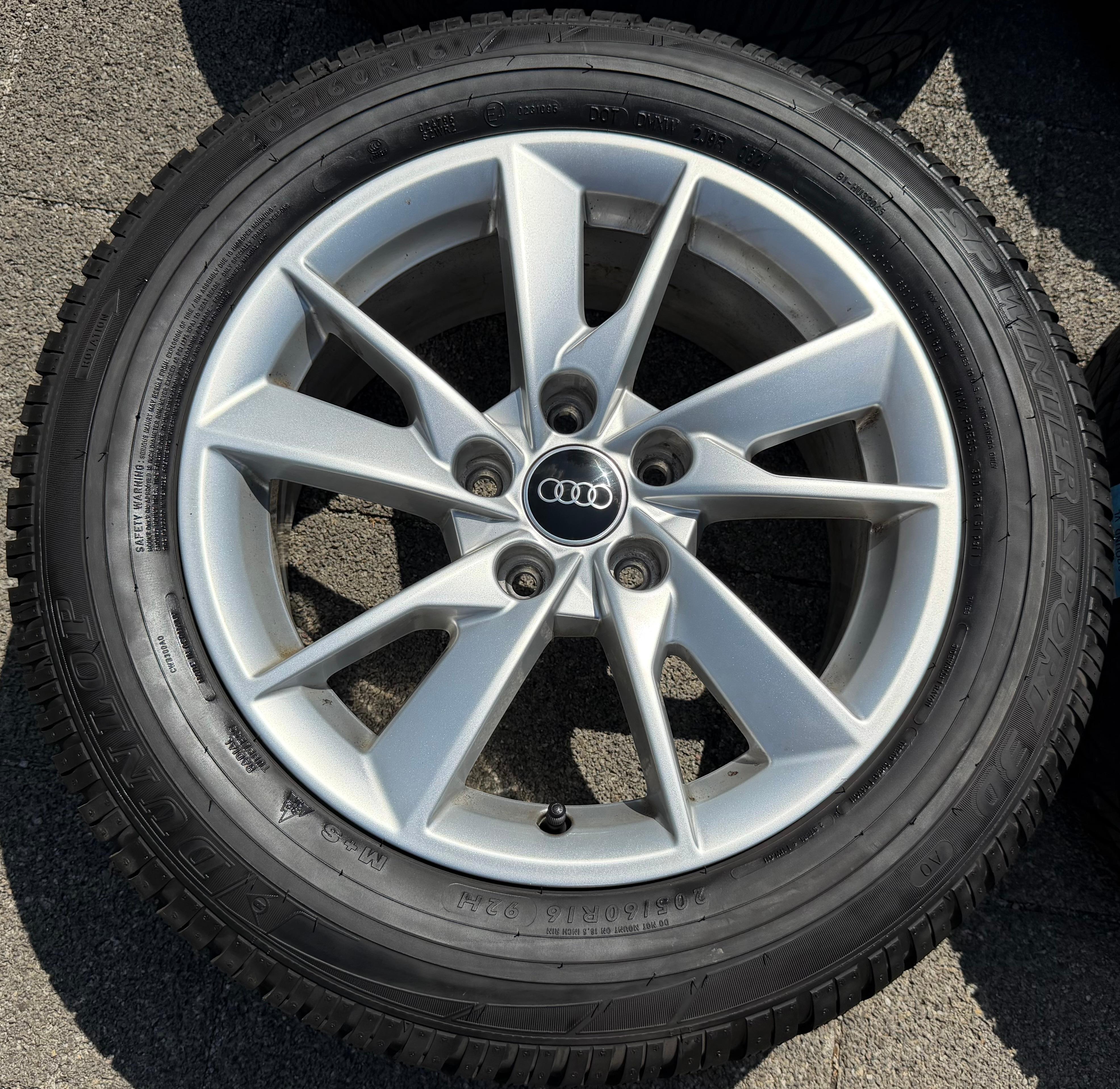 4 ruedas de aleación originales de invierno Audi A4 8W B9 8W0601025A 205/60R16 92H Dunlop