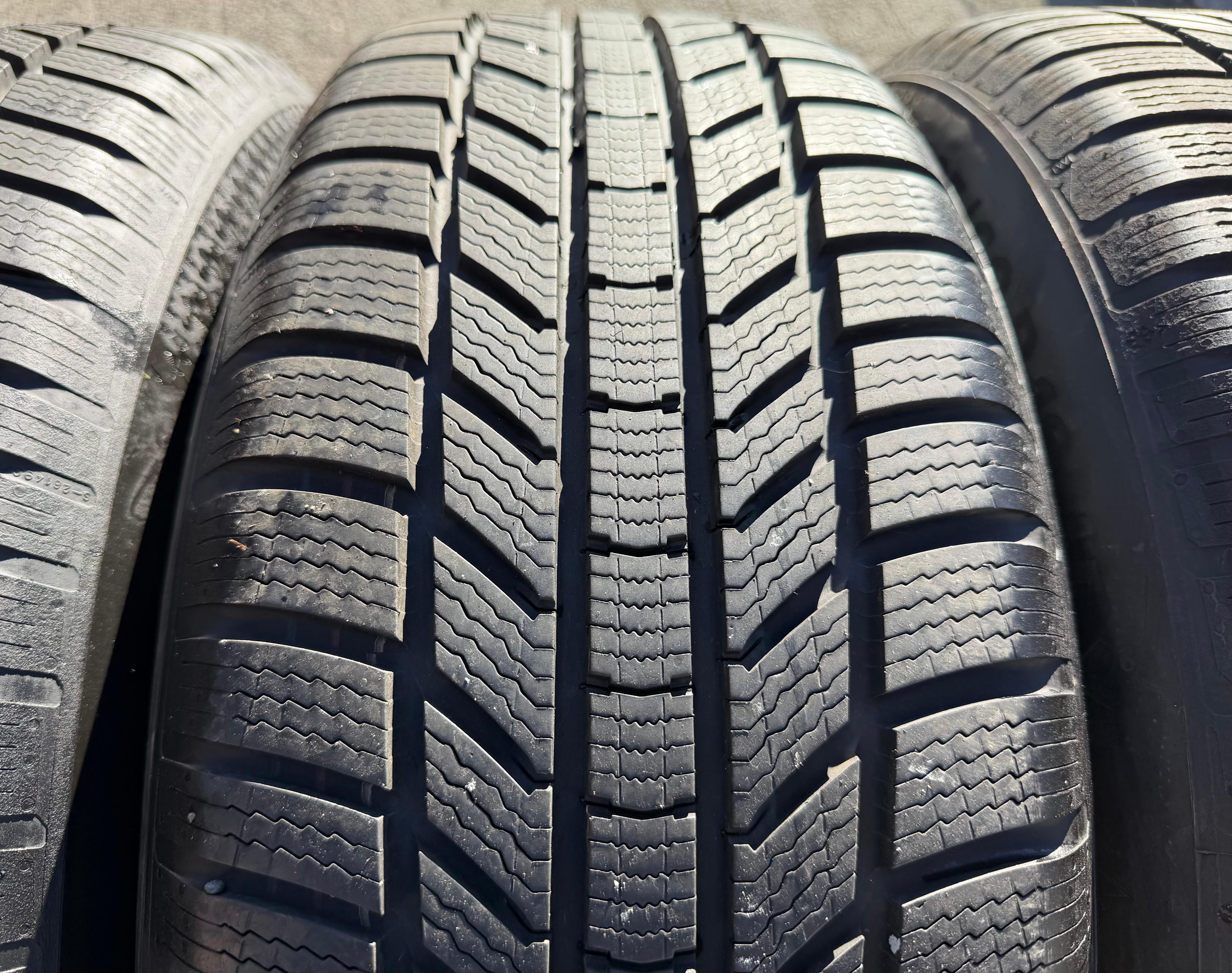 4 ruedas de invierno de aleación originales de 18" Volvo XC60 II 31423851 235/60R18 107H Continental 2025