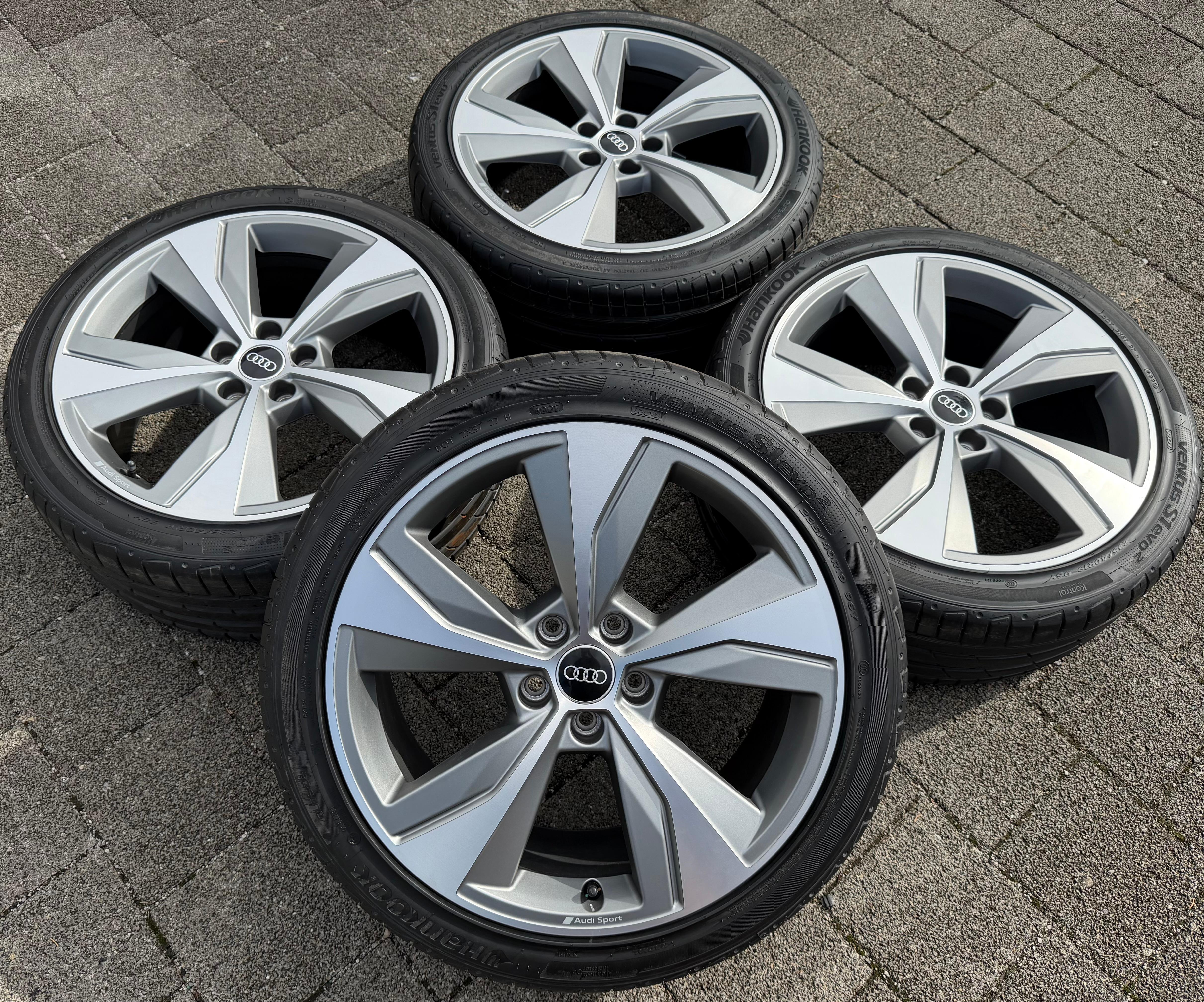 4 originele 19" lichtmetalen zomerwielen Audi Q2 SQ2 81A601025AN 235/40R19 96Y Hankook
