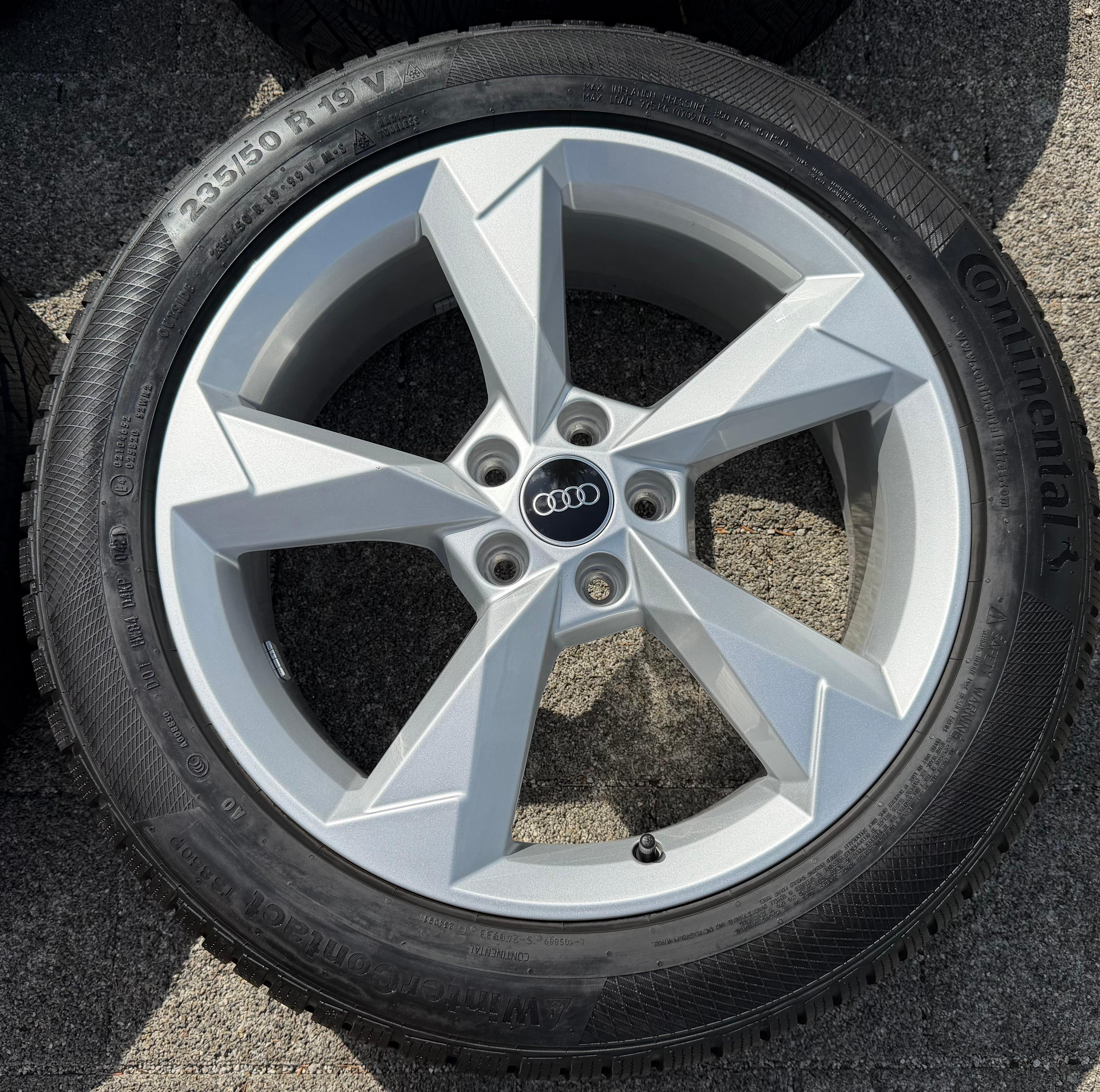 4 Original 19" Alu Winterräder Audi Q3 F3B 83A 83A601025N 235/50R19 99V Winter