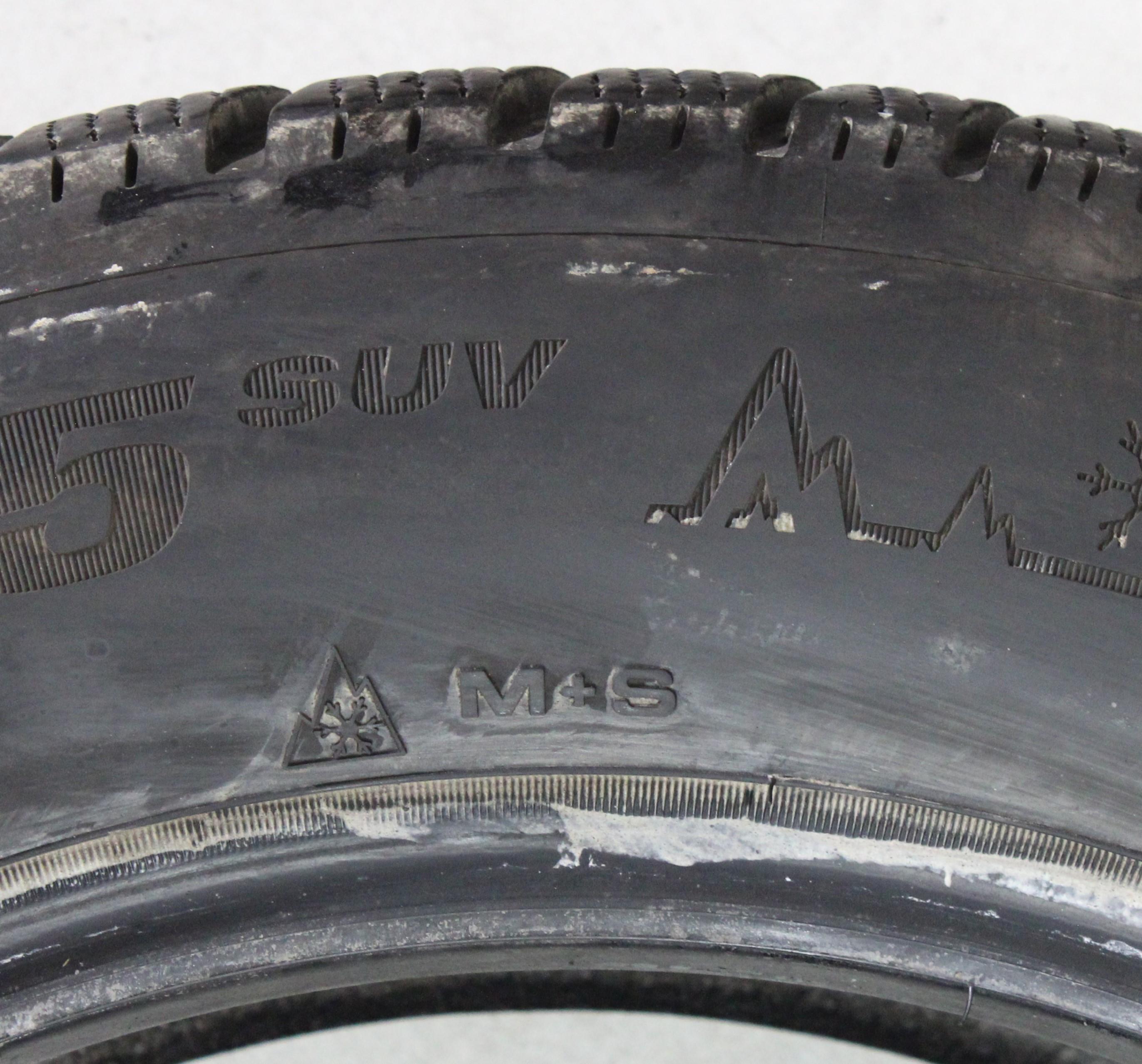 4 x 235/55R17 103V pneus hiver Dunlop Winter Sport 5 1x5,5-6mm/3x6-6,5mm 1x2017/3x2018