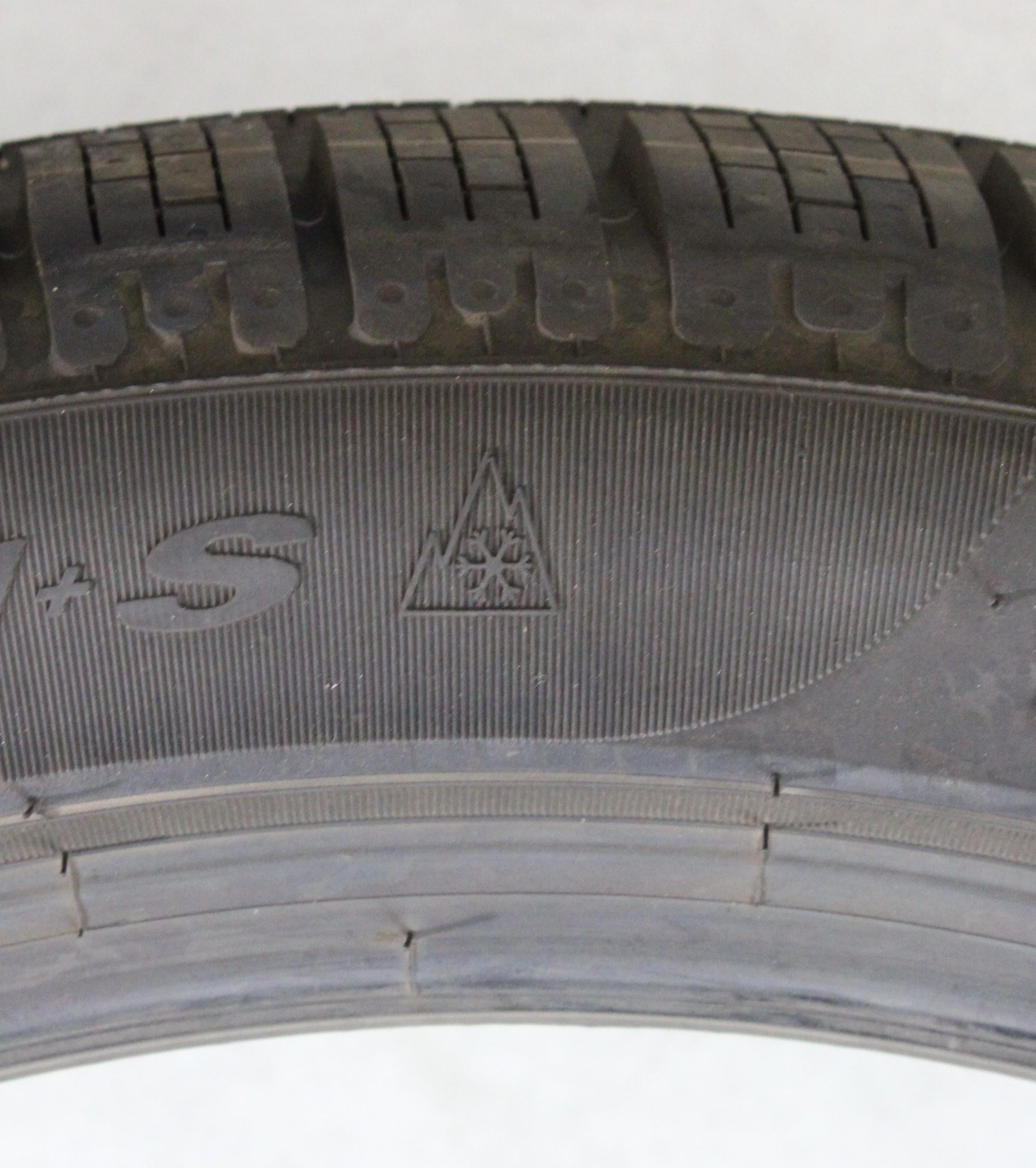 4 x 235/40R19 96V pneumatici invernali Pirelli Sottozero Winter 240 Serie 2 2019 AO NUOVI