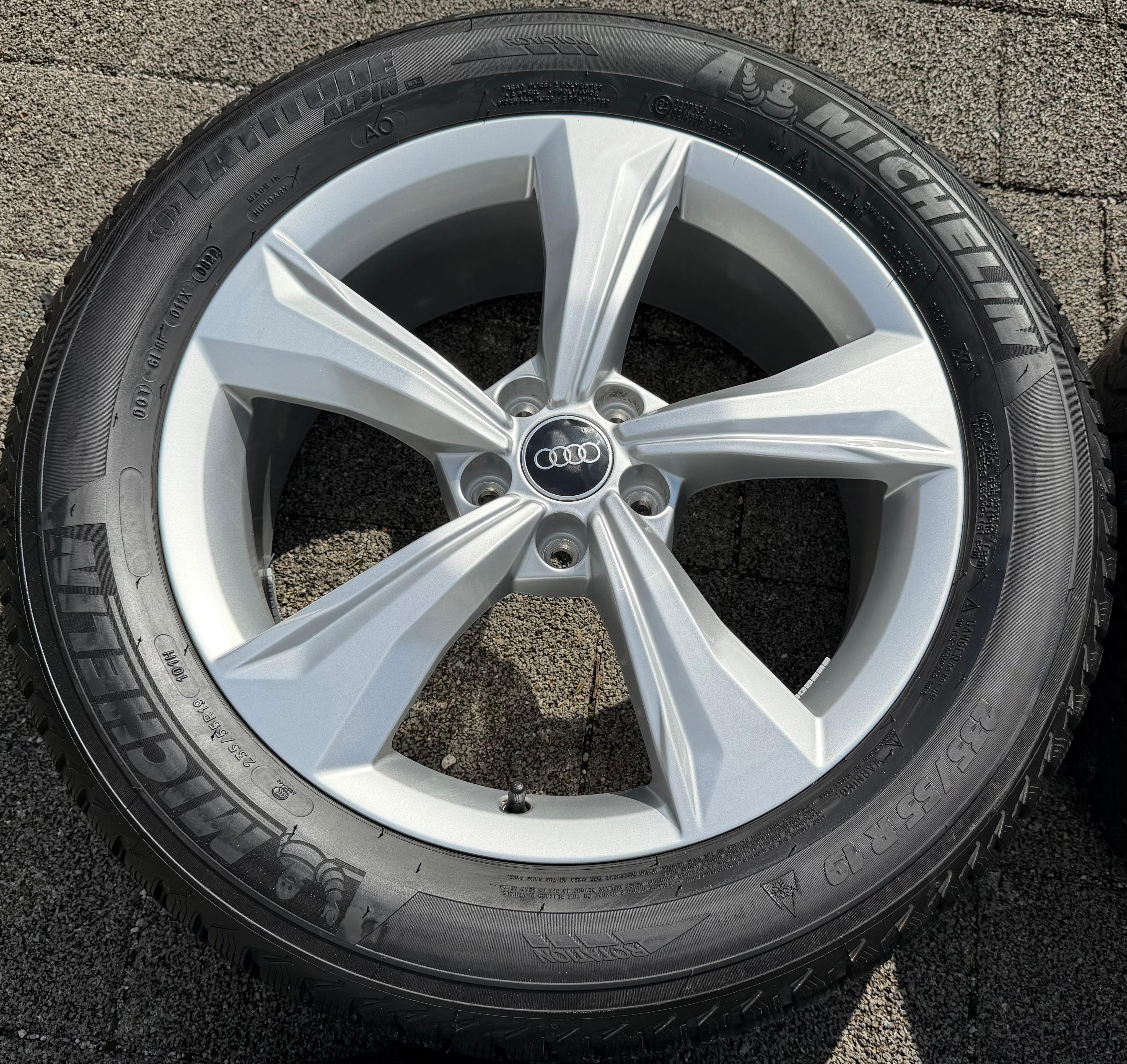 4 ruote in lega originali da 19" invernali Audi Q5 SQ5 FY 80A601025K 235/55R19 101H Michelin 2022