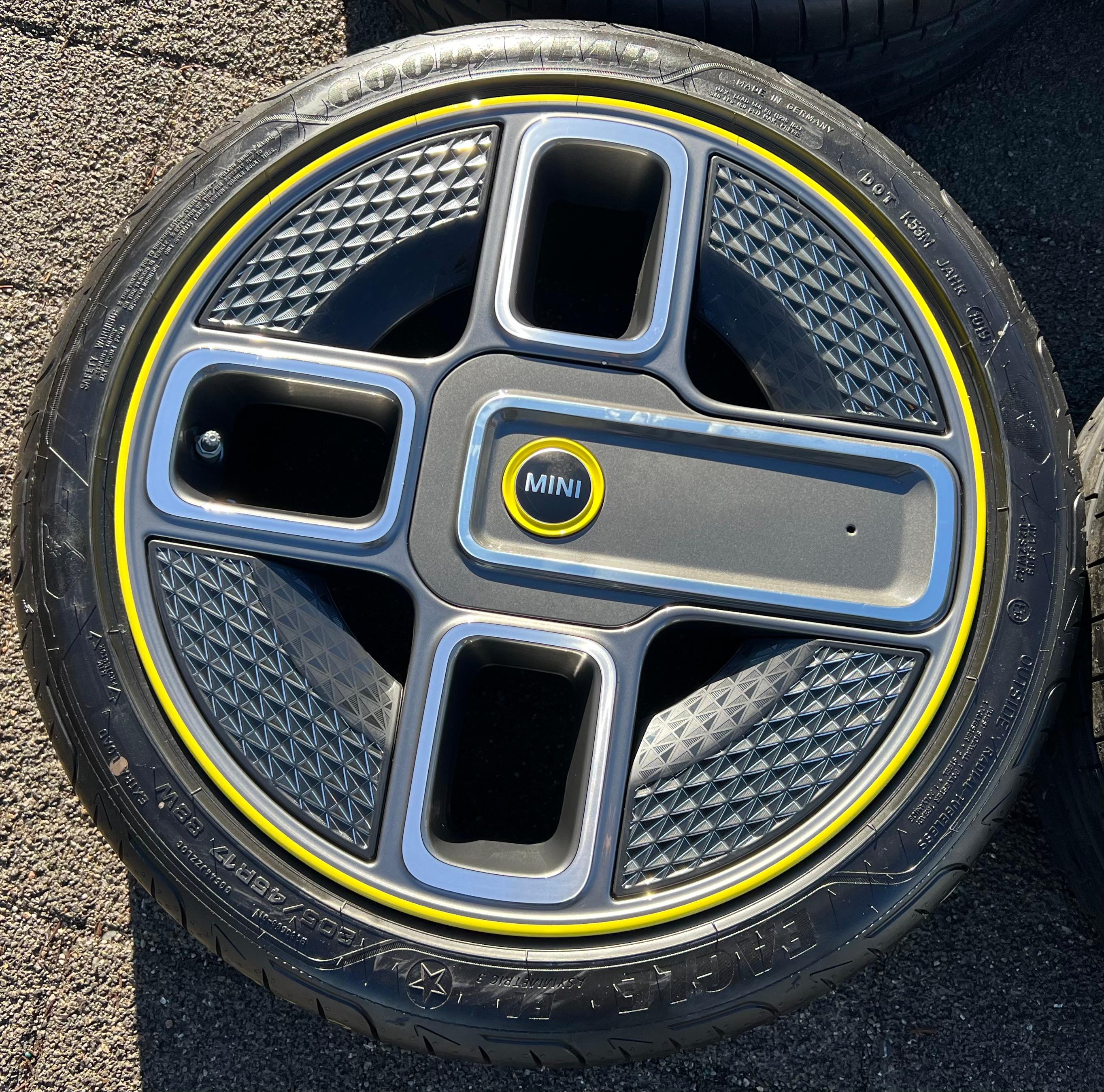 4 ORIGINELE 17" ALUMINIUM ZOMERWIELEN MINI F55 F56 F57 ELEKTRISCHE SPAAK 737 6889171