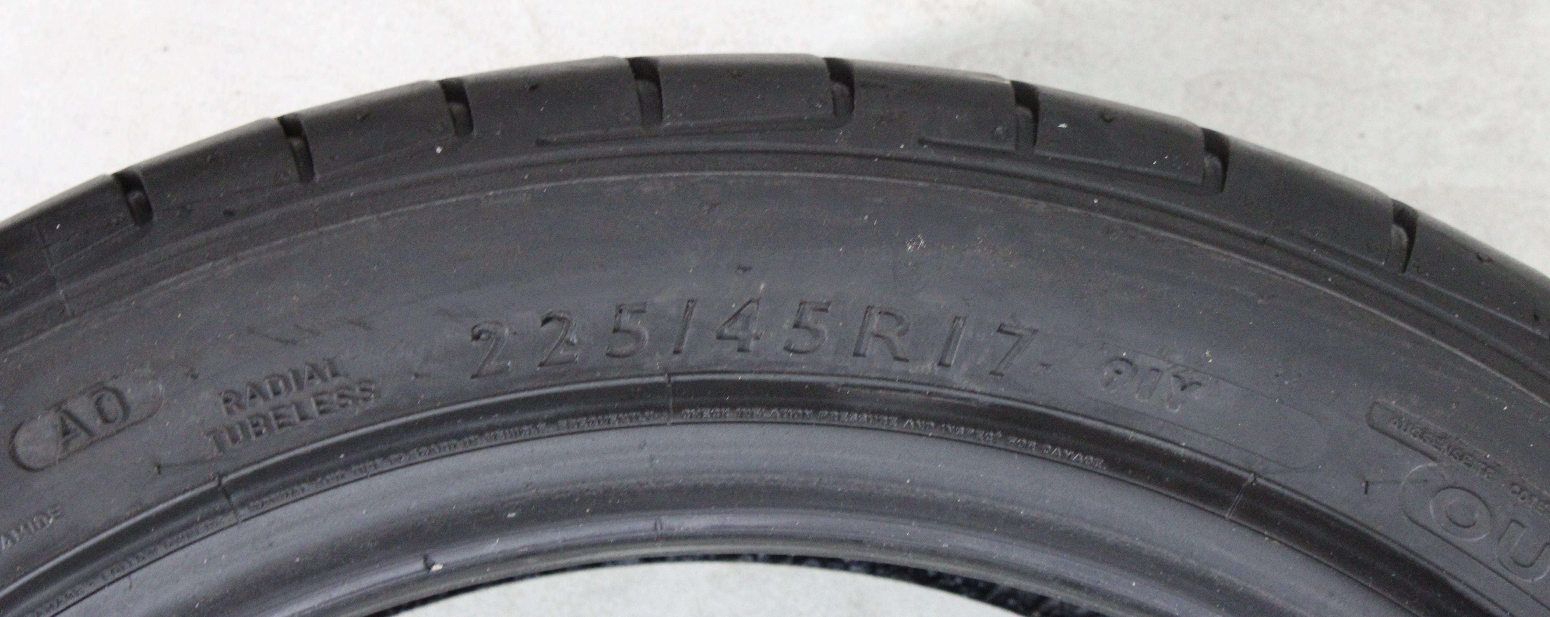 2 pneumatici estivi Dunlop Sport Maxx RT AO 225/45R17 91Y, battistrada 6,5-7 mm, 2012