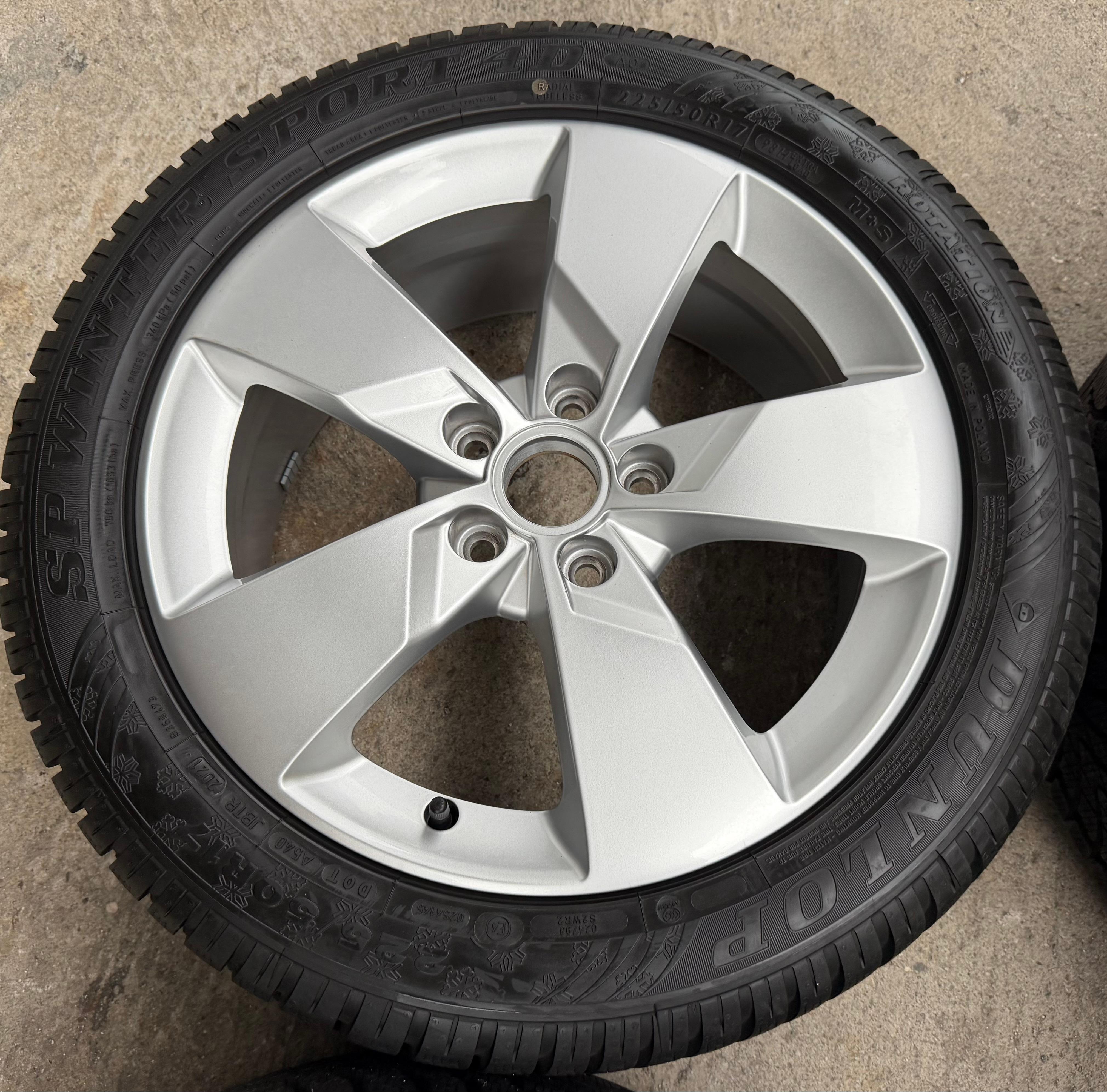 4 ruote in lega invernali originali da 17" per Audi TT 8S 225/50R17 94H Dunlop 8S0601025J