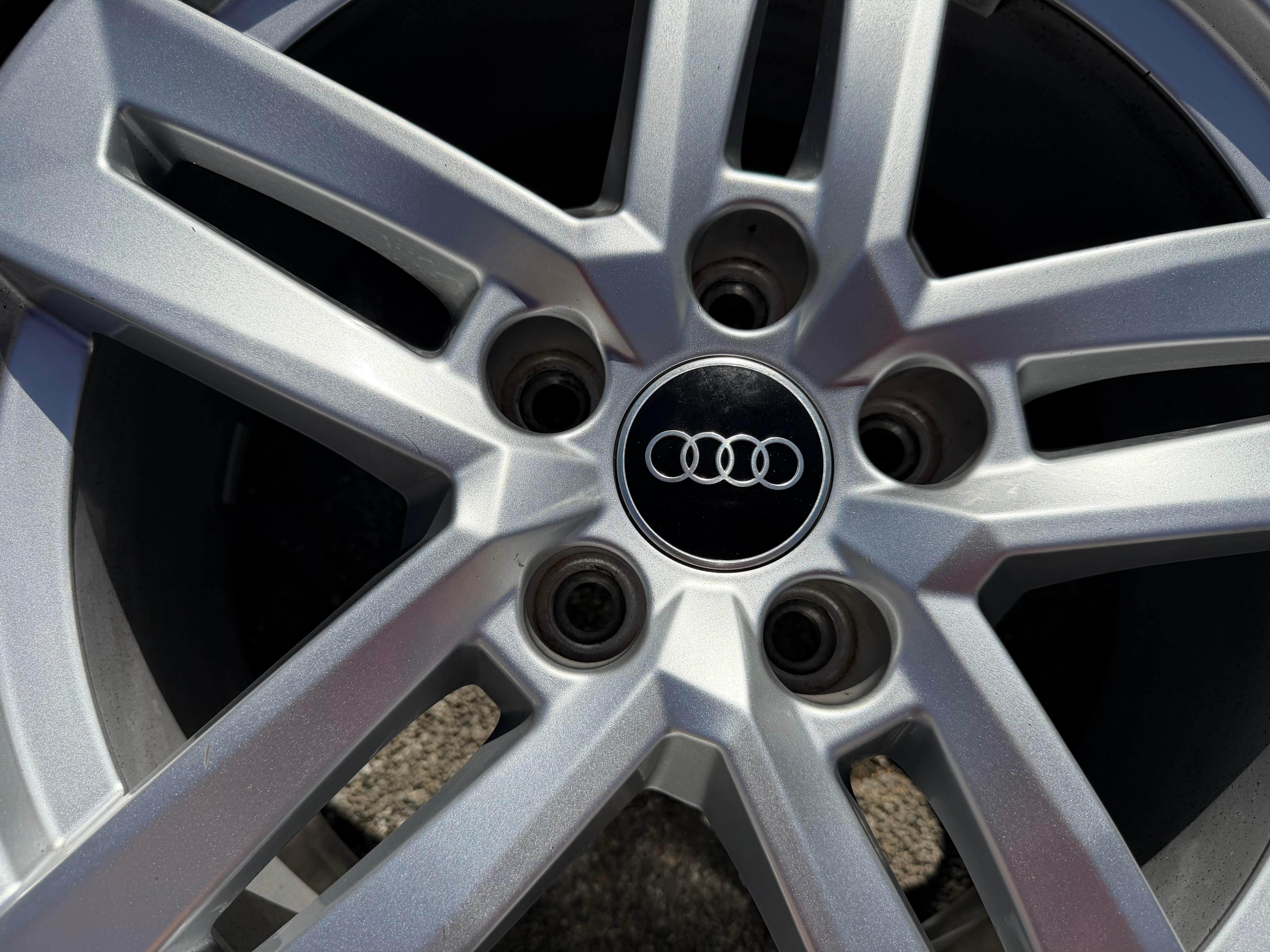 4 Original 17" Alu Winterräder Audi A4 B9 8W 8W0601025P 225/50R17 98H Dunlop 2022