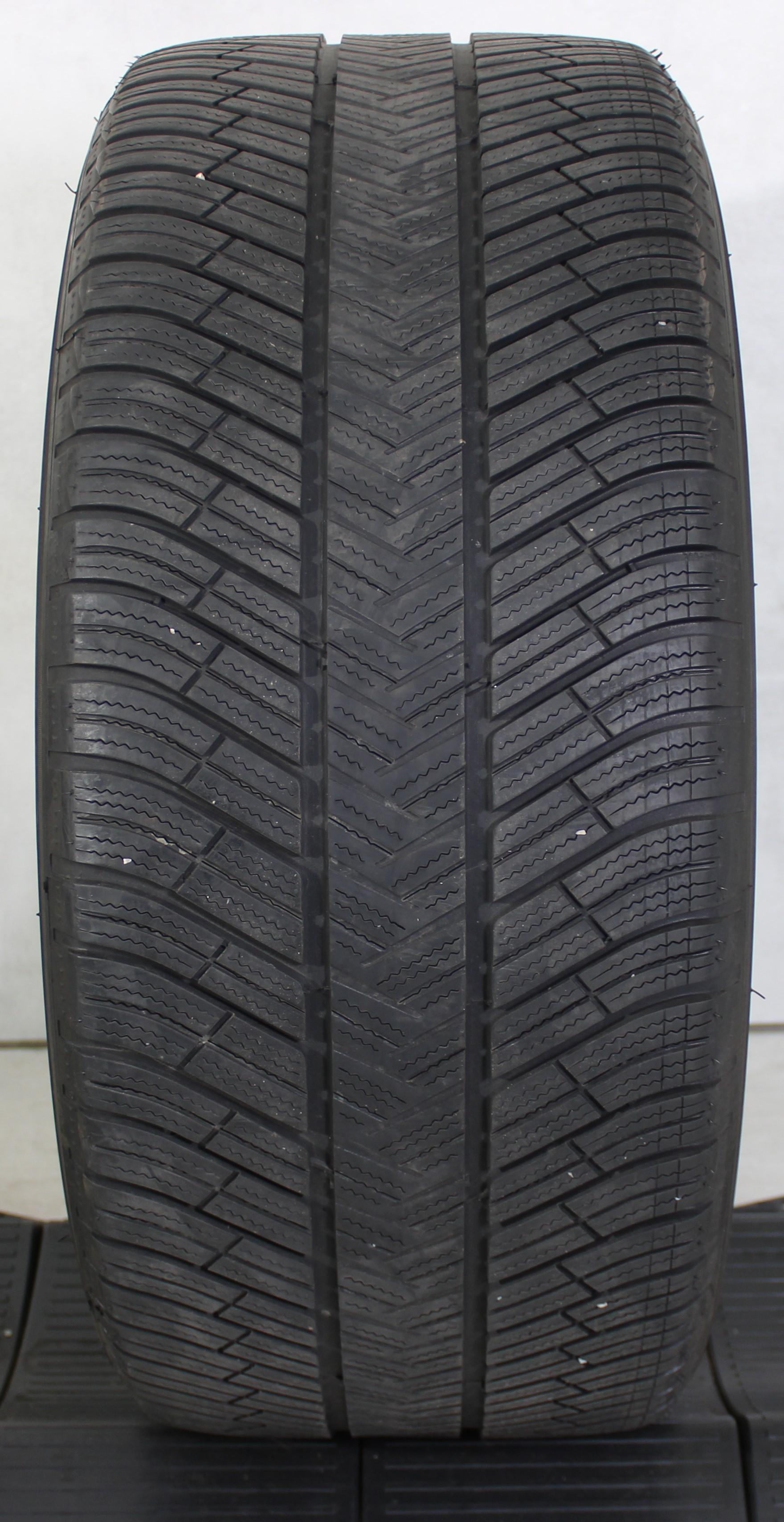 1 x 295/40R20 106V neumático de invierno Michelin Latitude Alpin LA2 en el centro 5mm y en los hombros 6mm. 2015 N0