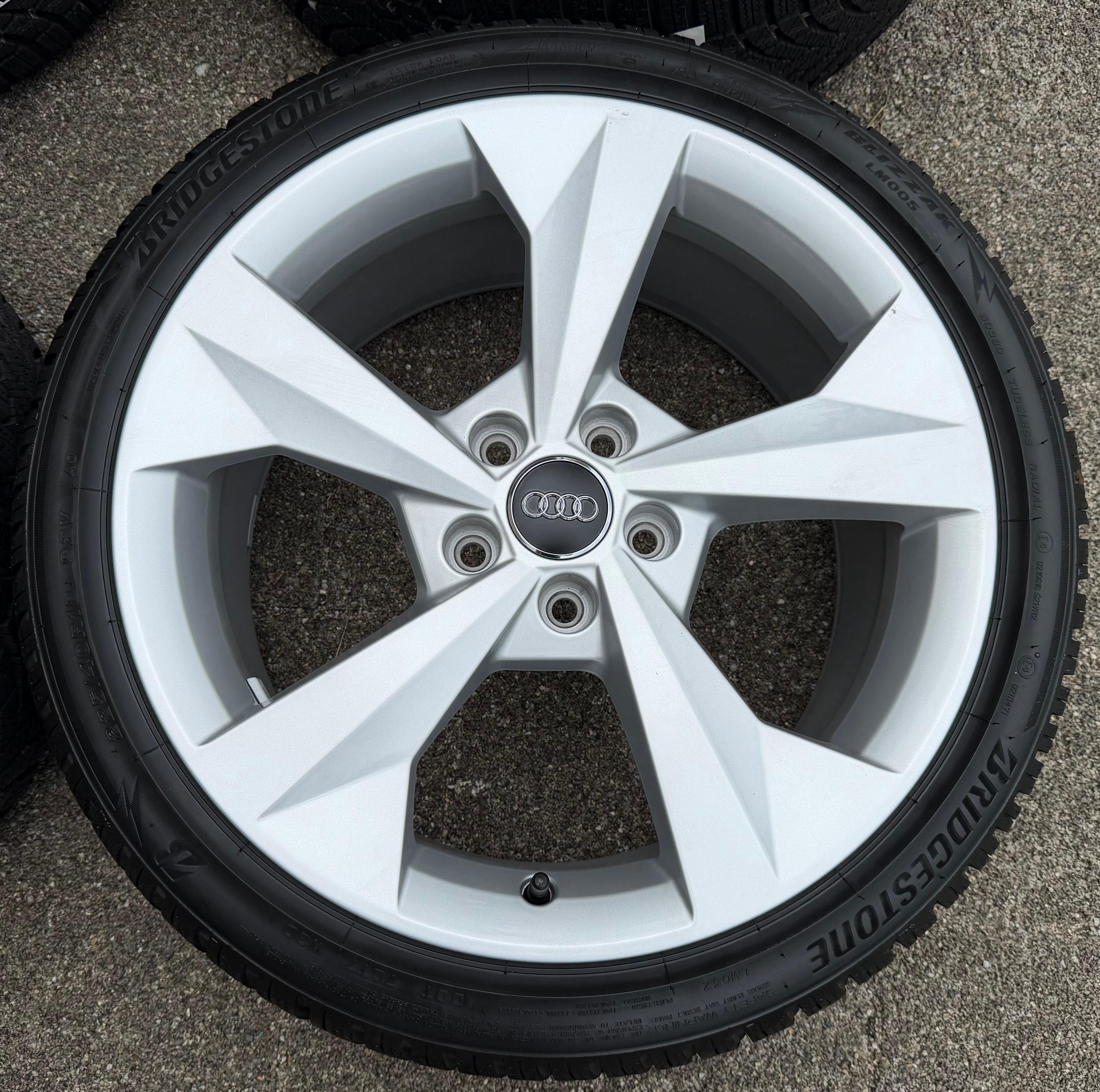 4 Original 18" Alu Winterräder Audi A3 S3 8Y 8Y0601025J 225/40R18 92V Bridgestone 2021