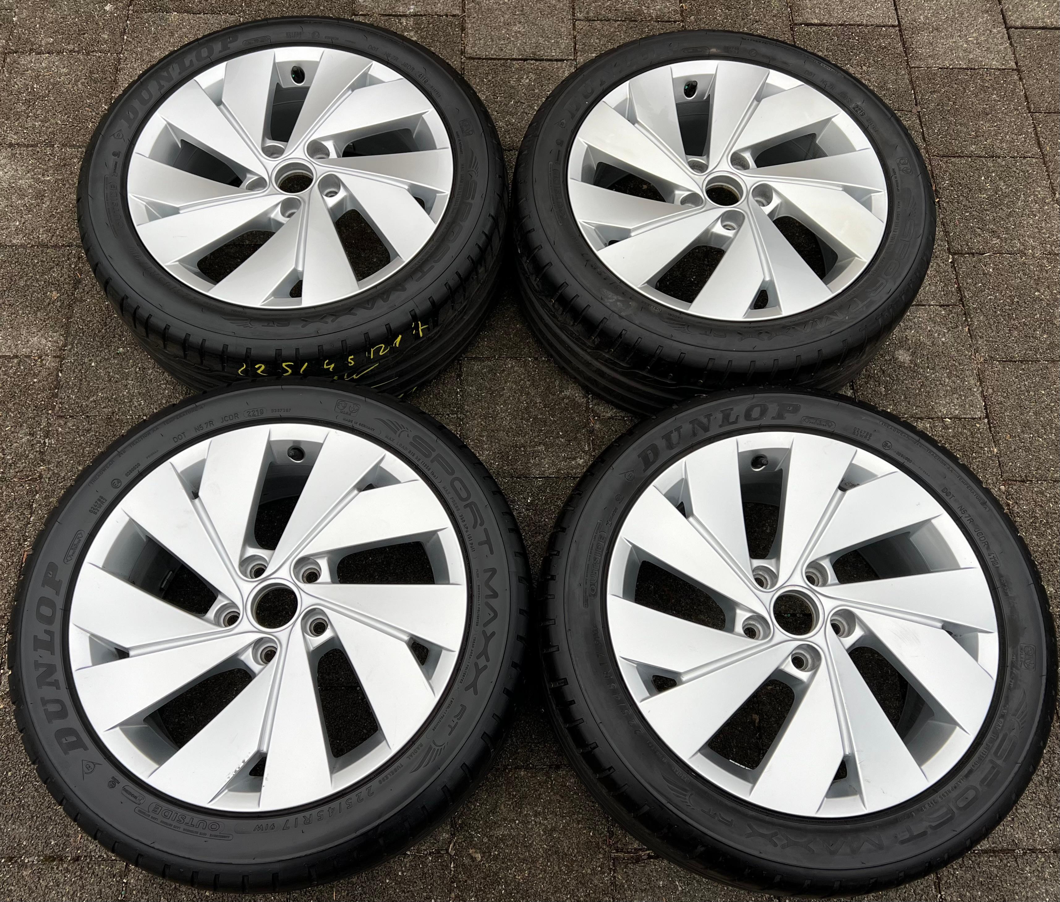 4 CERCHI ESTIVI ORIGINALI DA 17" IN ALLUMINIO VW GOLF 8 VIII 225/45R17 91W DUNLOP BELMONT CONSEGNA GRATUITA