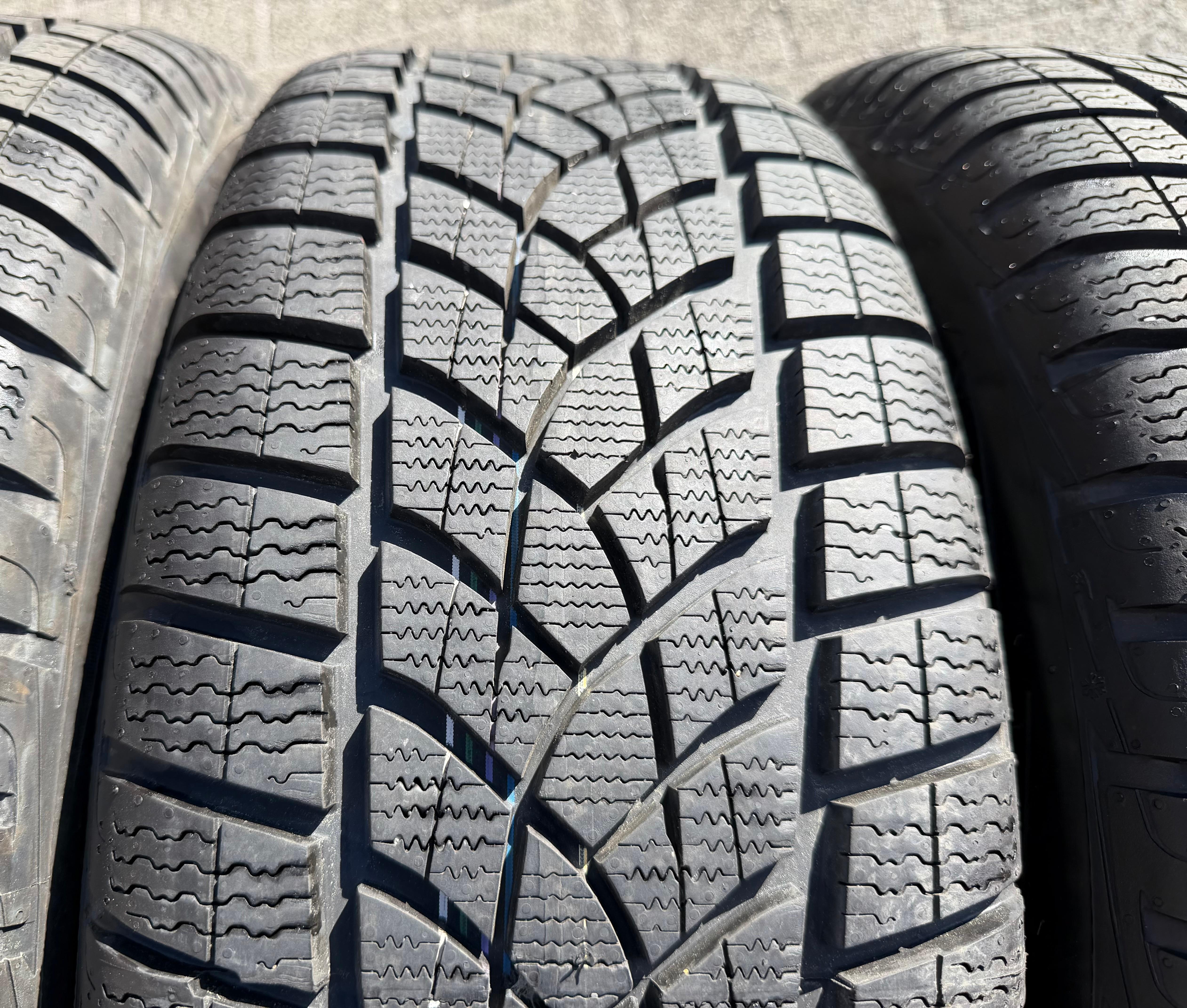 4 Original 18" Alu Winterräder Audi Q3 F3 83A 83A601025J 235/55R18 104H Goodyear