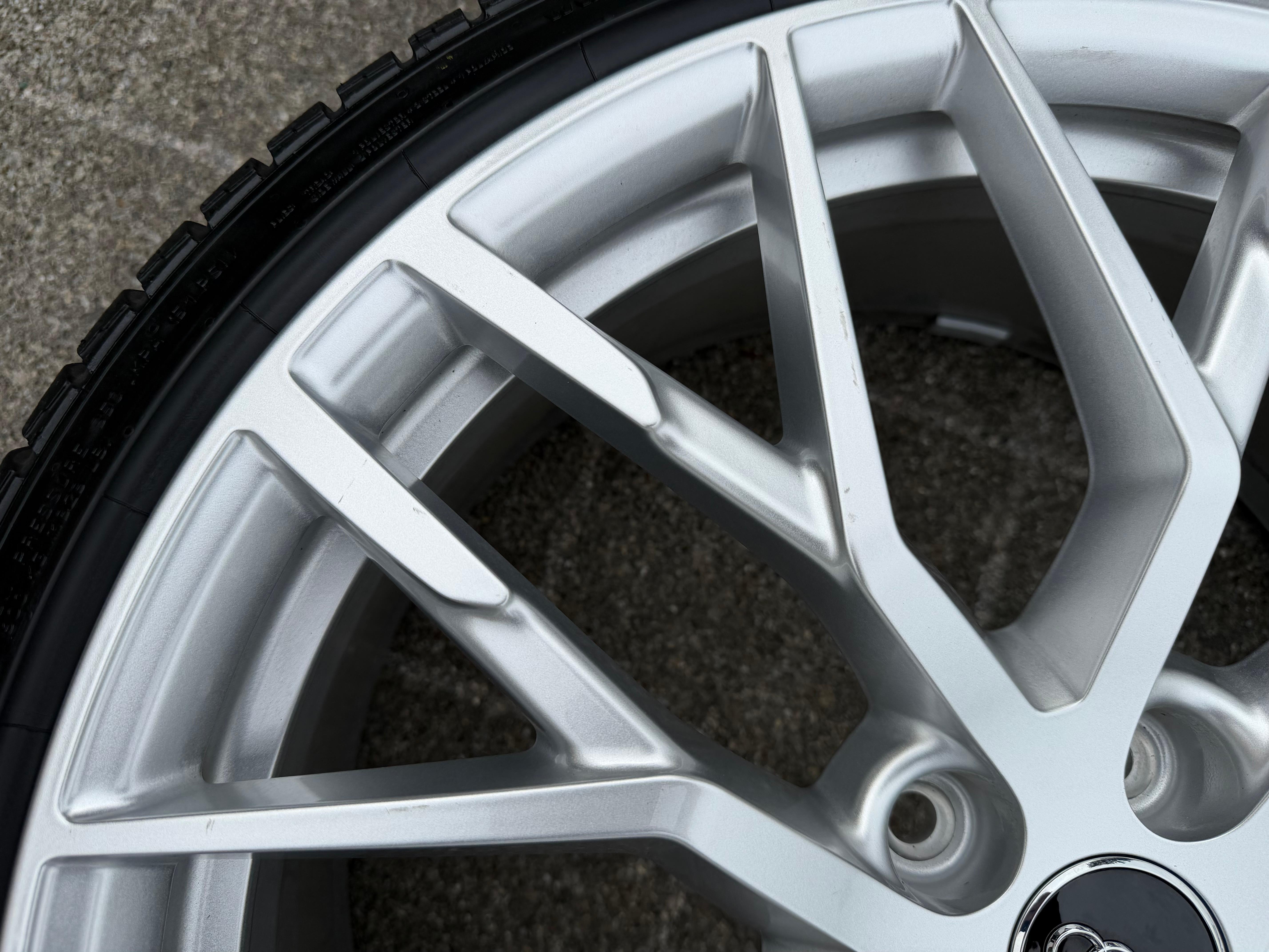 4 Original 20" Alu Winterräder Audi R8 V8 V10 4S 4S0601025G 4S0601025H Continental