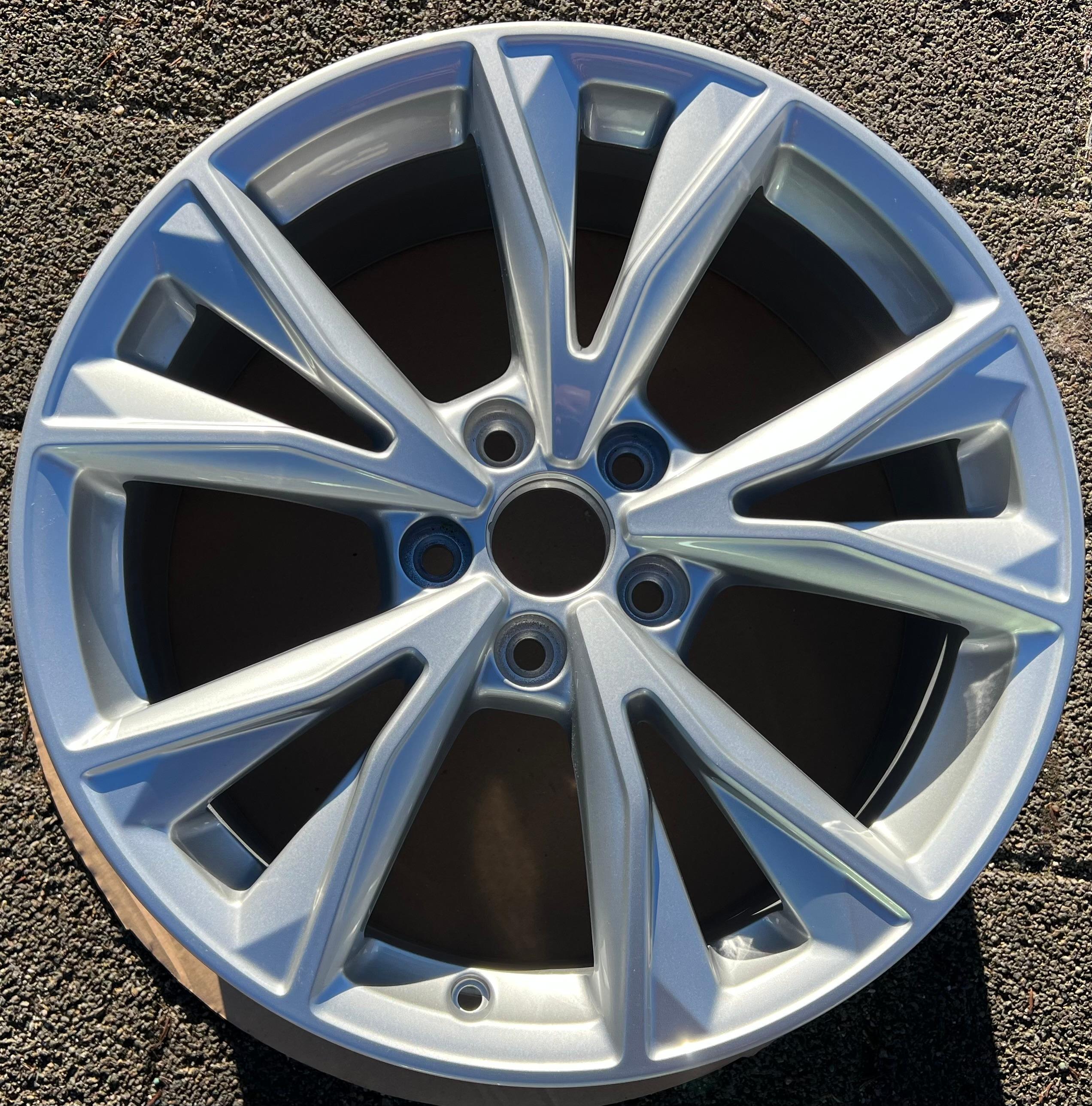 1 jante en aluminium d'origine Audi Q3 F3 83A601025K 18 pouces (7x18 ET43) - Livraison gratuite