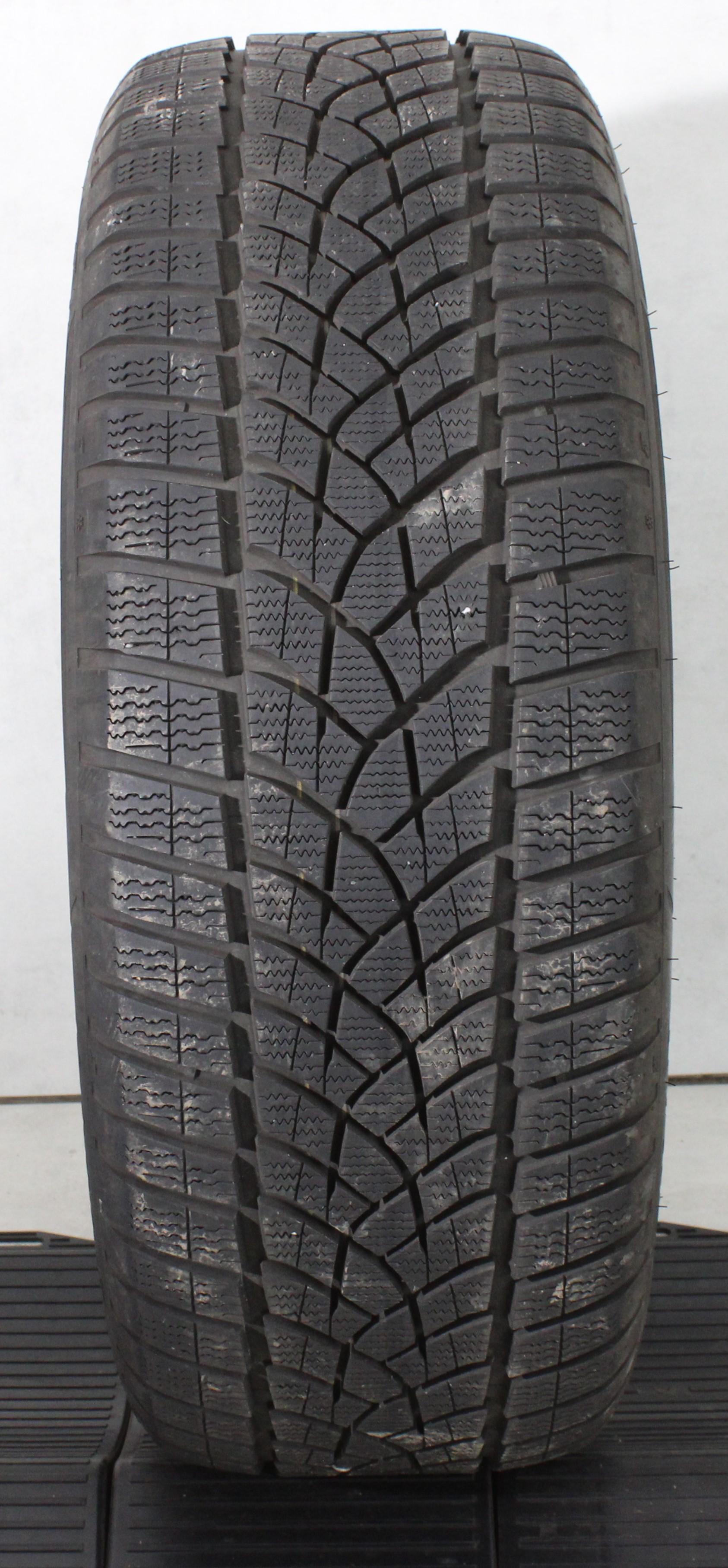 1 x 235/55R19 105H Winterreifen Goodyear Ultra Grip Performance + MO 7-7,5mm 2022