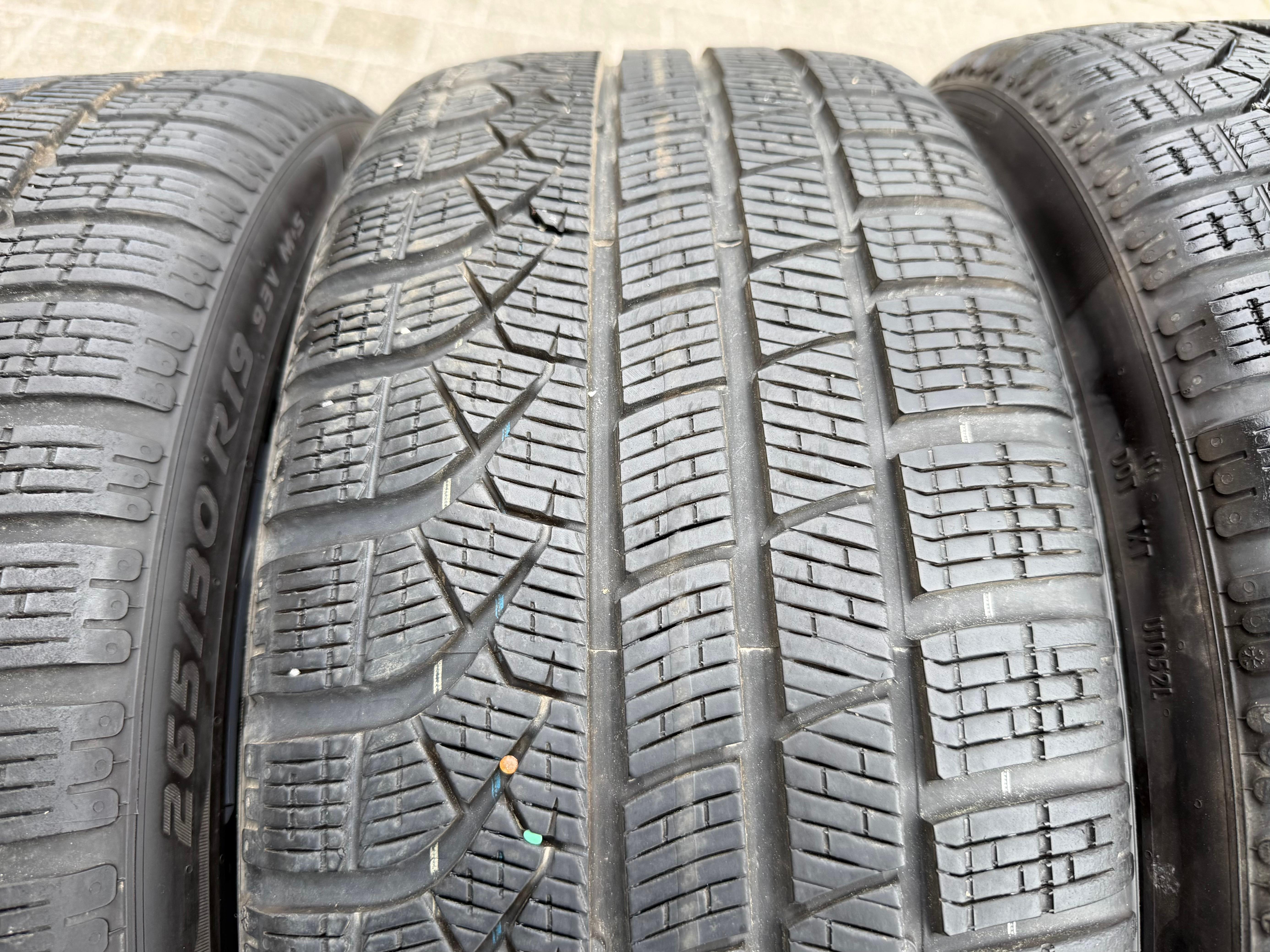 4 Original 19" Alu Winterräder Audi RS3 8Y 8Y0601025BQ 8Y0601025BP Pirelli