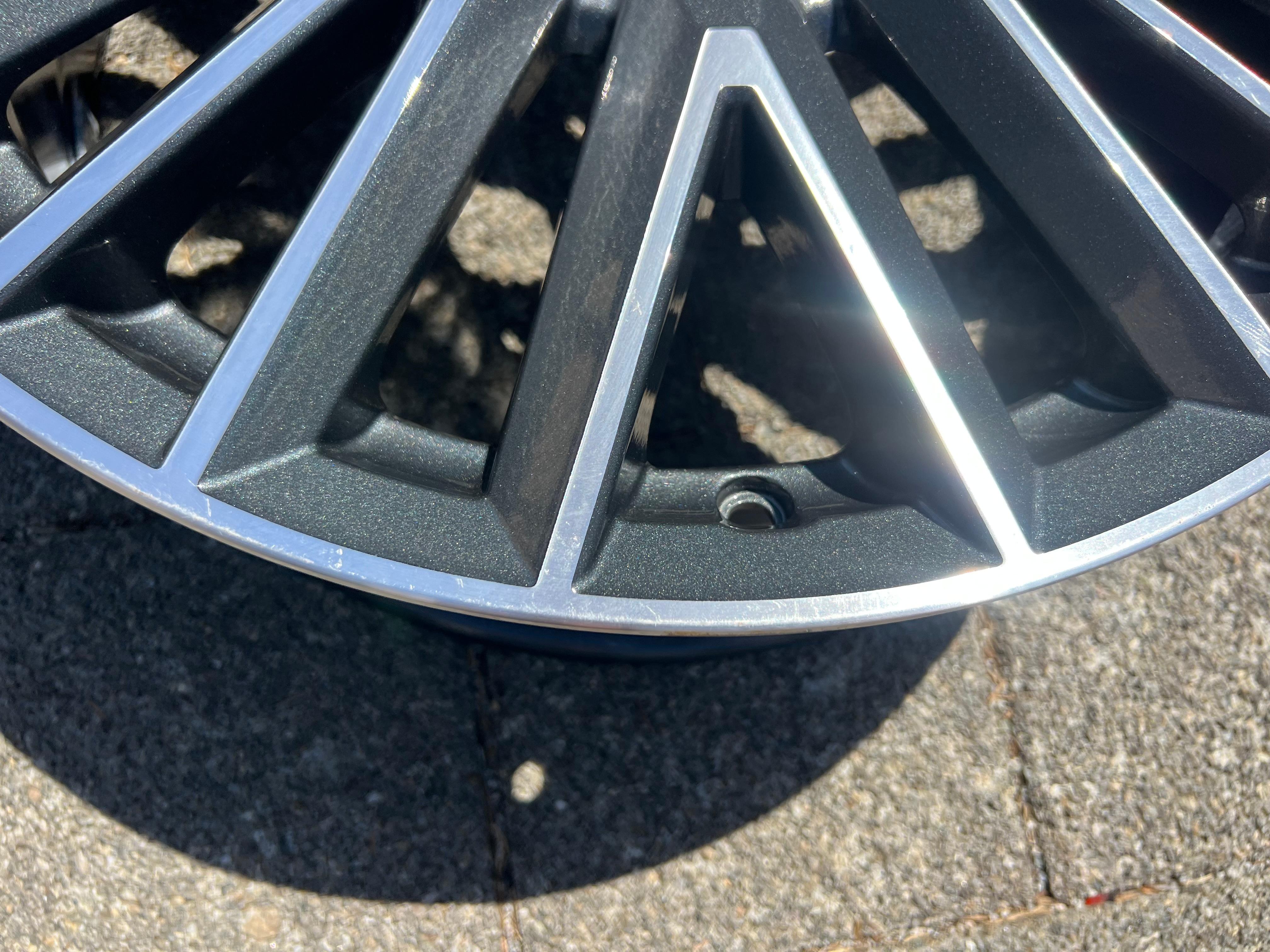 1 X ORIGINAL 19" ALUFELGE  AUDI Q3 F3 83A601025L 7x19 ET43 FELGEN FREIHAUS