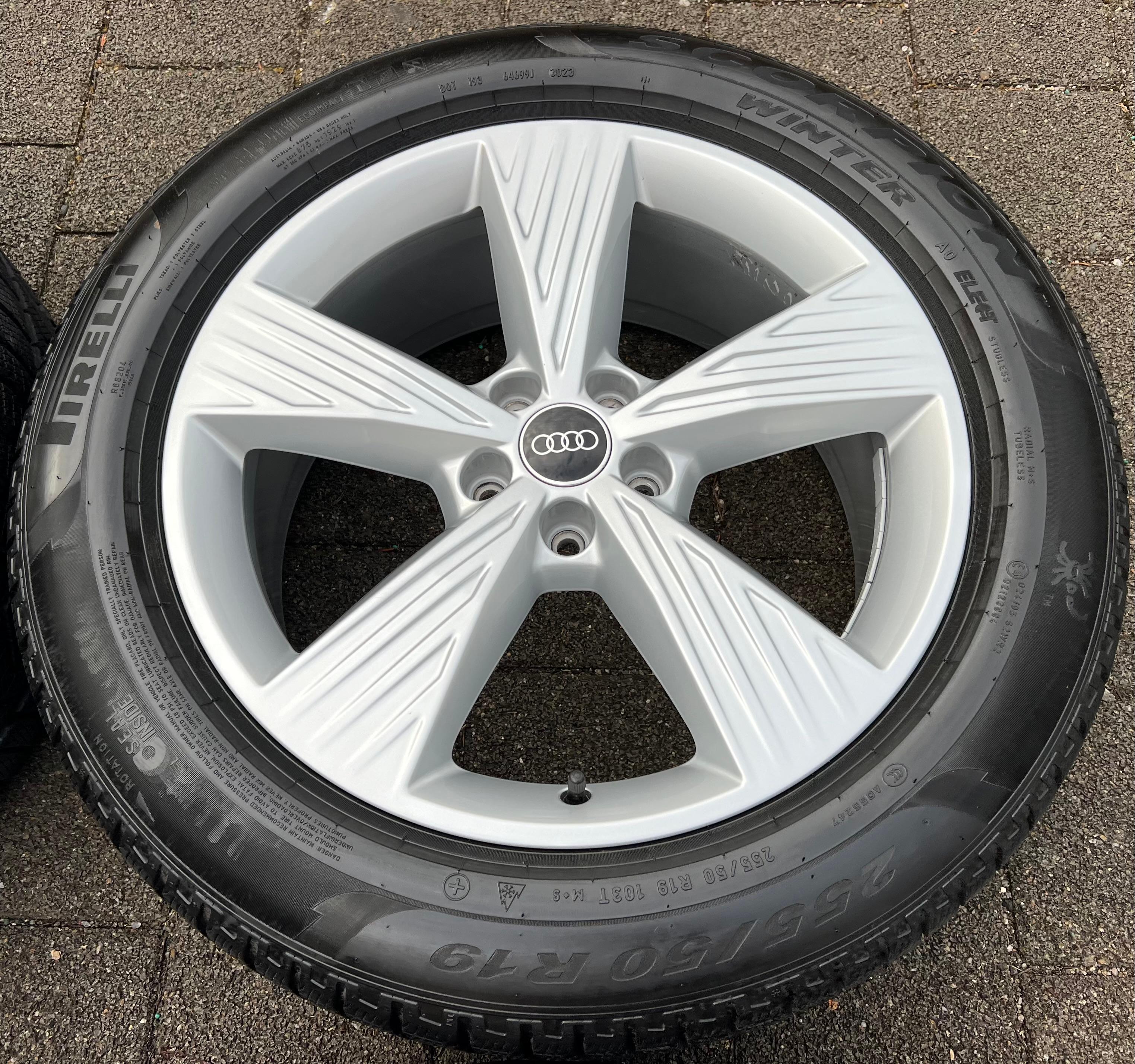 4 CERCHI INVERNALI ORIGINALI IN ALLUMINIO DA 19" AUDI Q4 E-TRON F4B 89A601025B 235/55R19 101T 255/50R19 103T