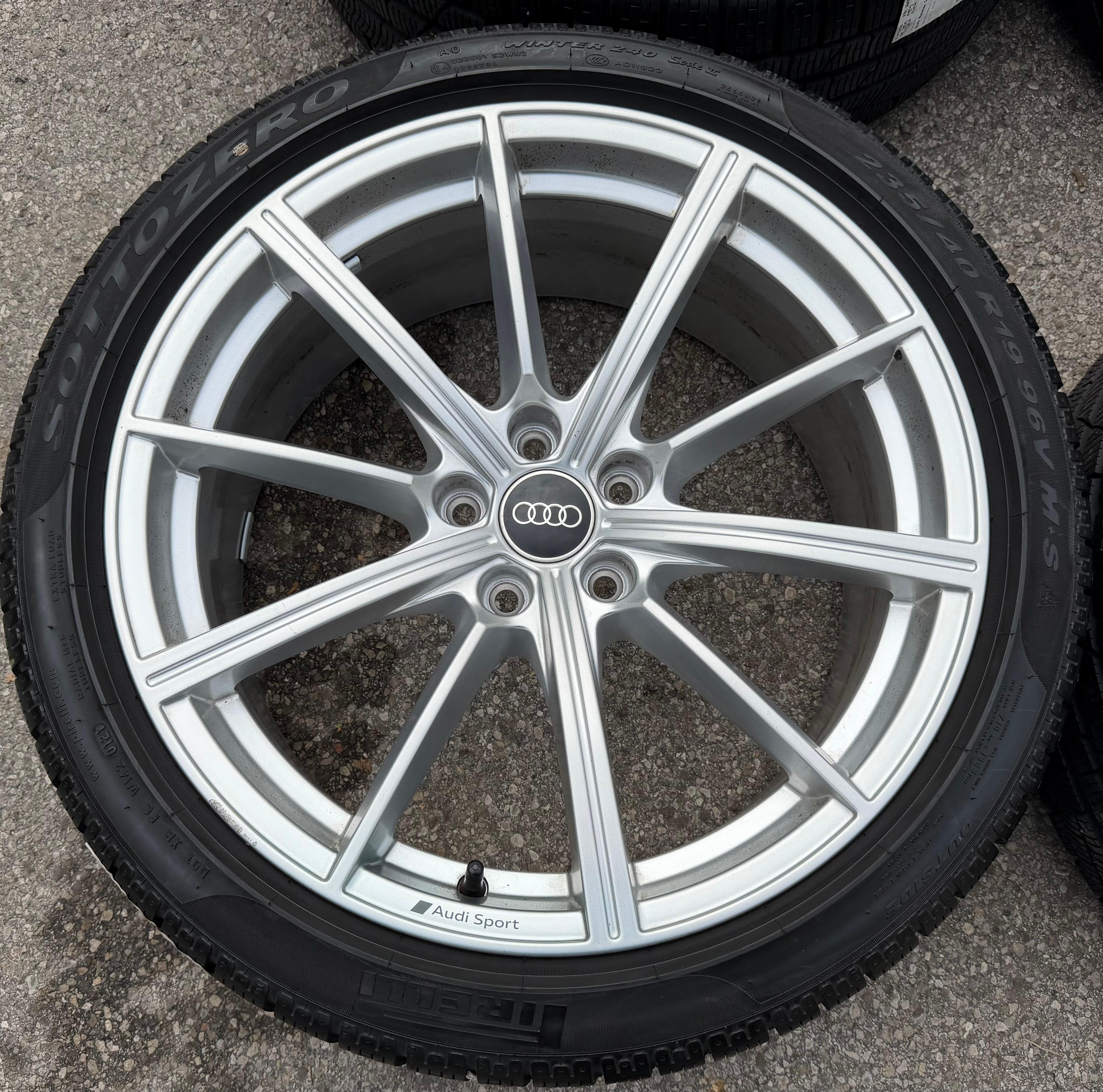 4 roues hiver en alliage d’origine 19" Audi RS4 RS5 8W 8W0601025CP 235/40R19 96V Pirelli