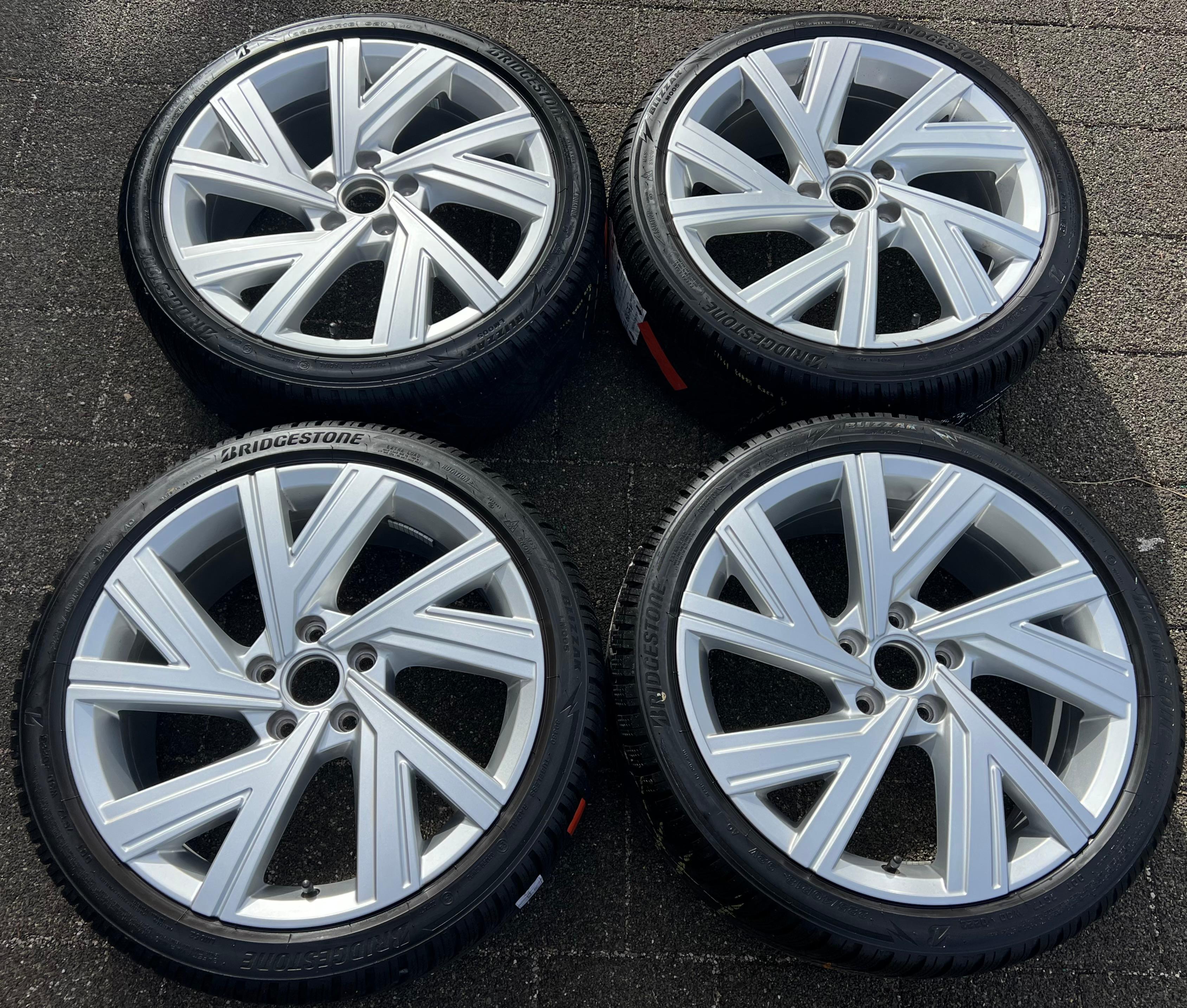 4 ORIGINAL 18" ALU WINTERRÄDER VW GOLF VIII 8 BERGAMO 5H0601025A 225/40R18 92V