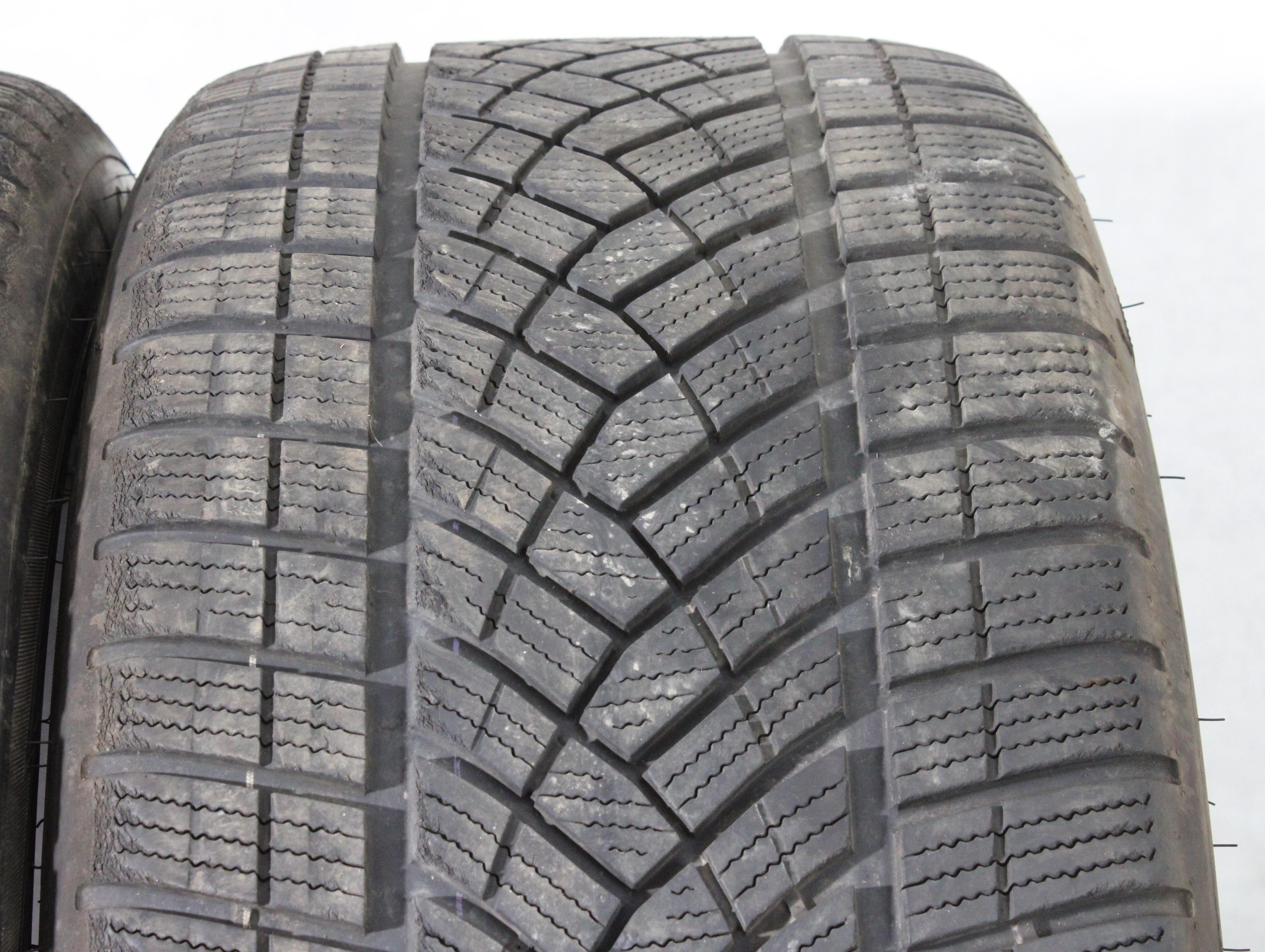 2 x 285/45R20 112H pneumatici invernali Goodyear Ultra Grip Performance + SUV AO 5,5-6mm 2024