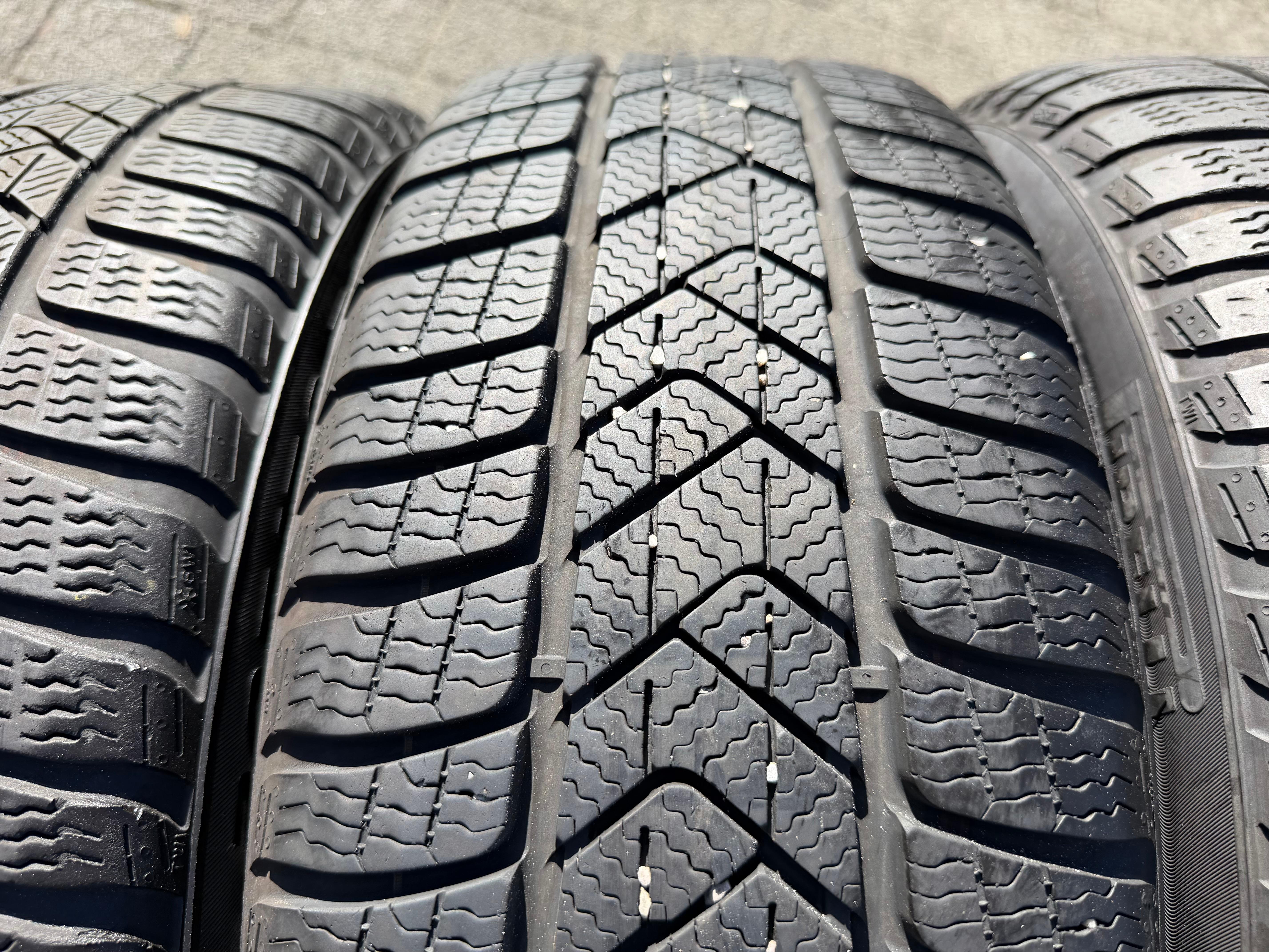4 Original 17" Alu Winterräder Audi A3 S3 8Y 8Y0601025L 205/50R17 93H Pirelli