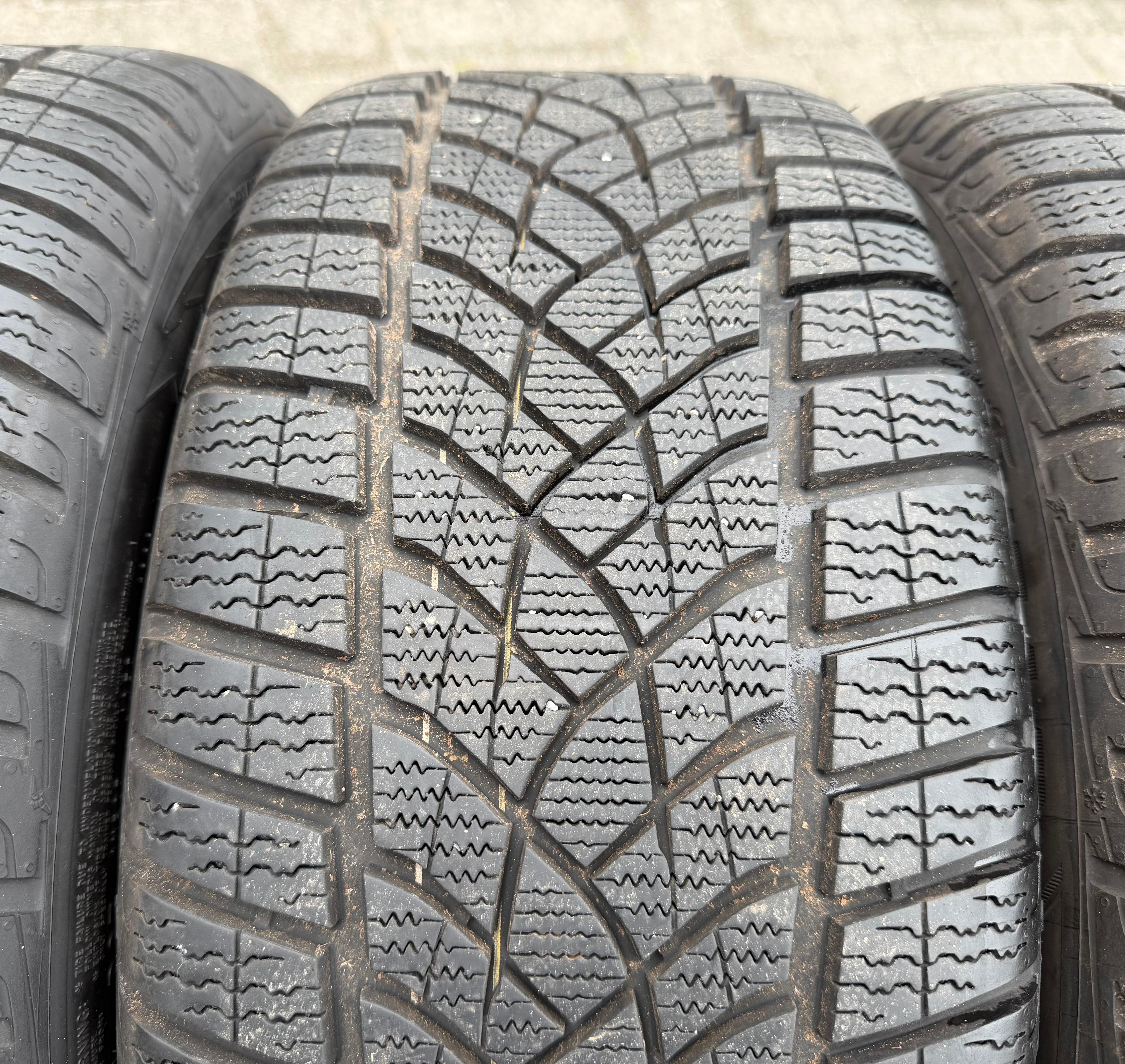 4 ruedas de invierno de aluminio originales de 18" para Audi A4 S4 8W B9 8W0601025HM 245/40R18 97V 2023