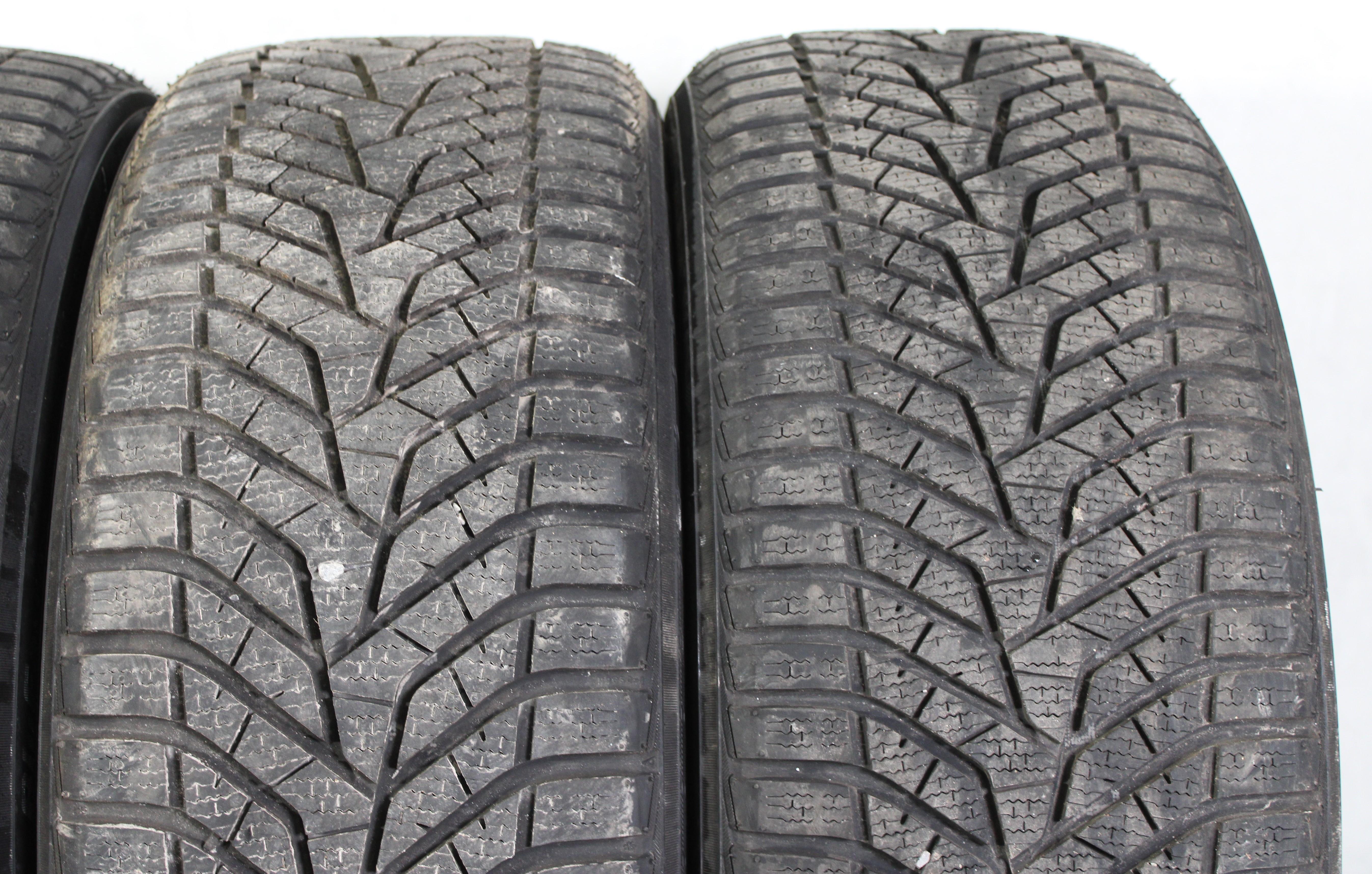 4 x 245/40R21 100V Neumáticos de invierno Yokohama BluEarth Winter V905 7,5-8 mm 2022 XL