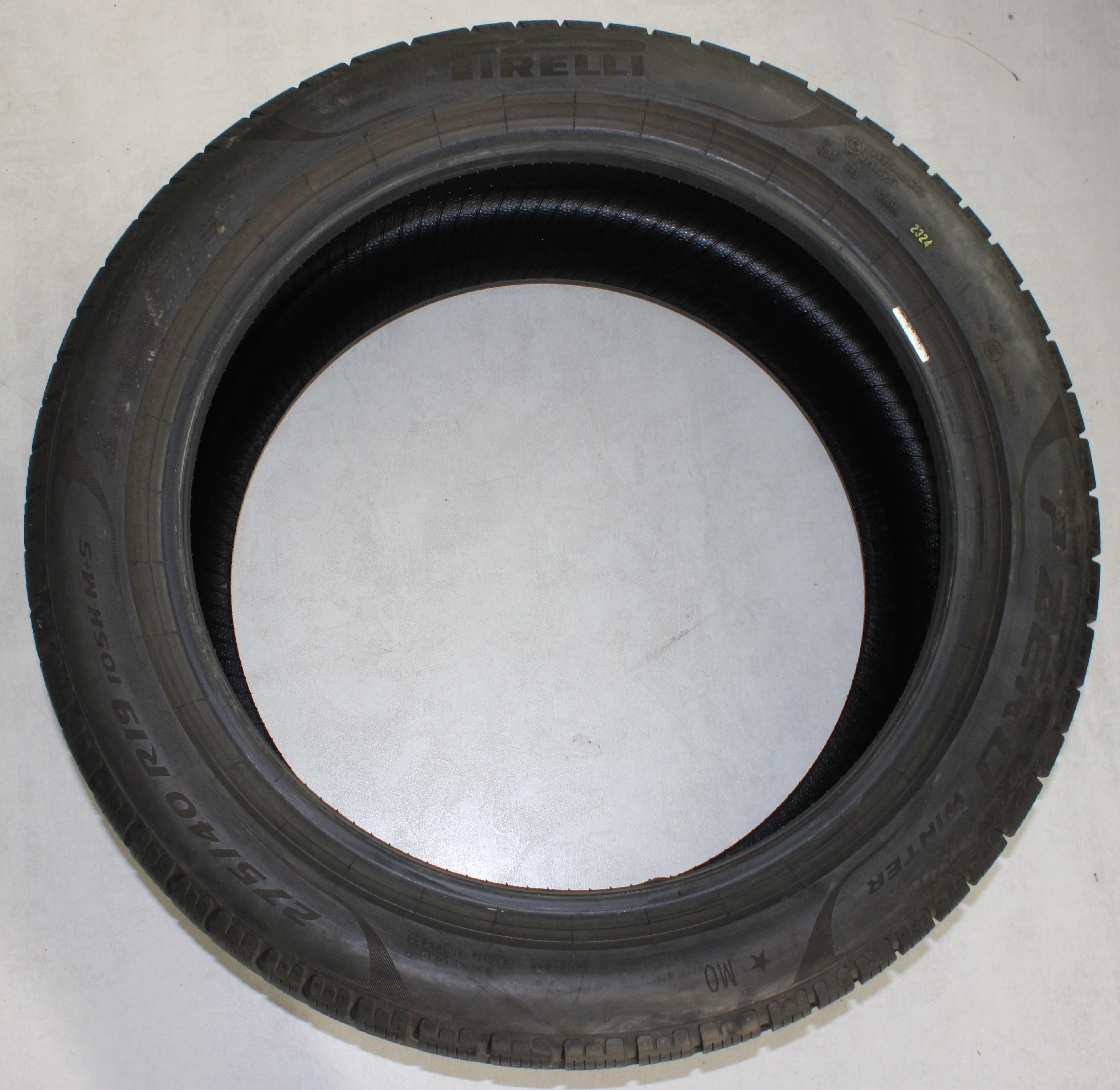 2 x 275/40R19 105H Winterreifen Pirelli Pzero Winter MO* in der Mitte 4-5mm und auf den Schultern 5,5-6mm. 2024