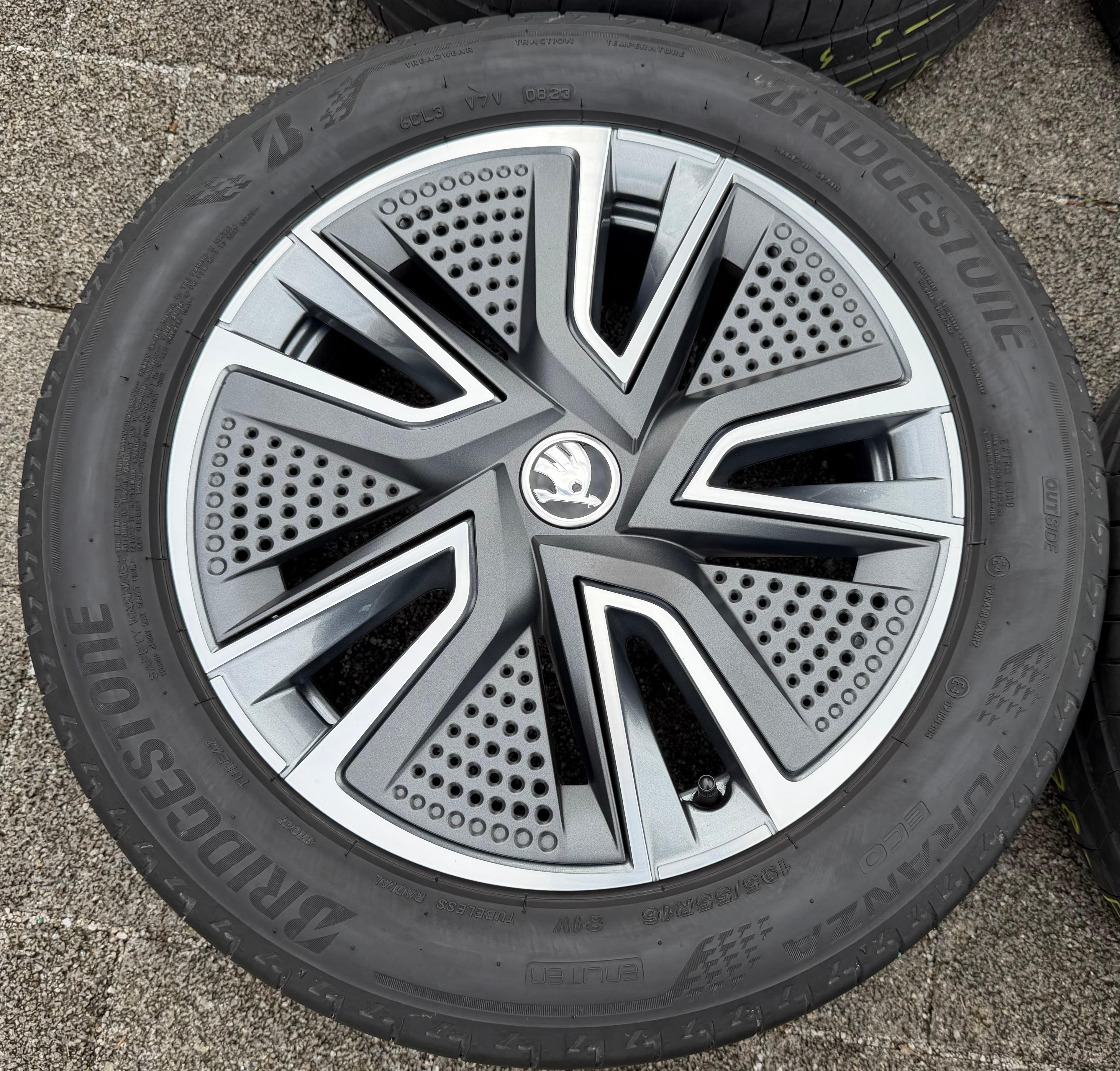 4 ruote estive in lega originali da 16" Skoda Fabia 4 IV PJ 6VA601025 195/55R16 91V 2023