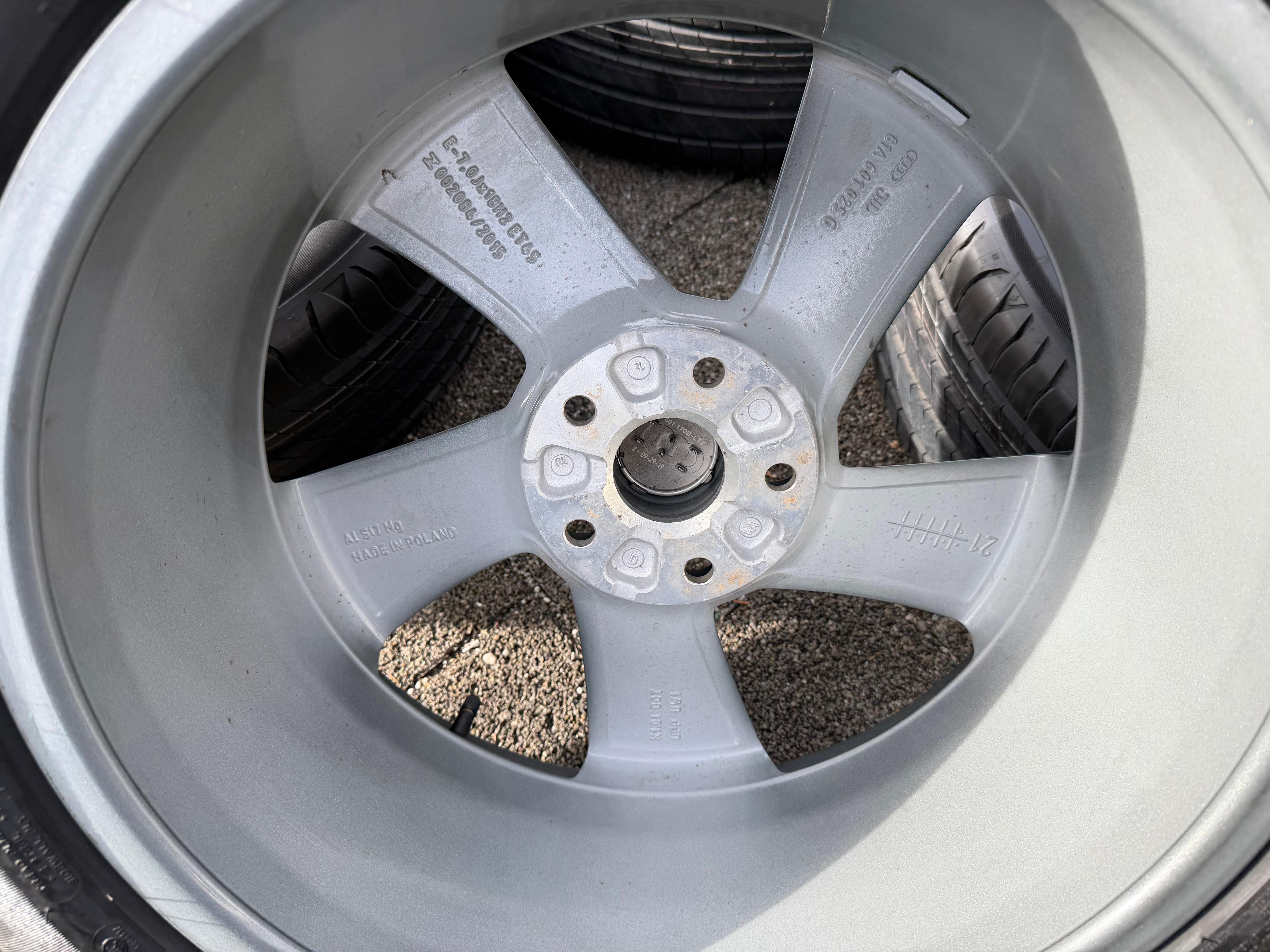 4 Original 18" Alu Sommerräder Audi Q2 SQ2 81A601025G 215/50R18 92W Michelin
