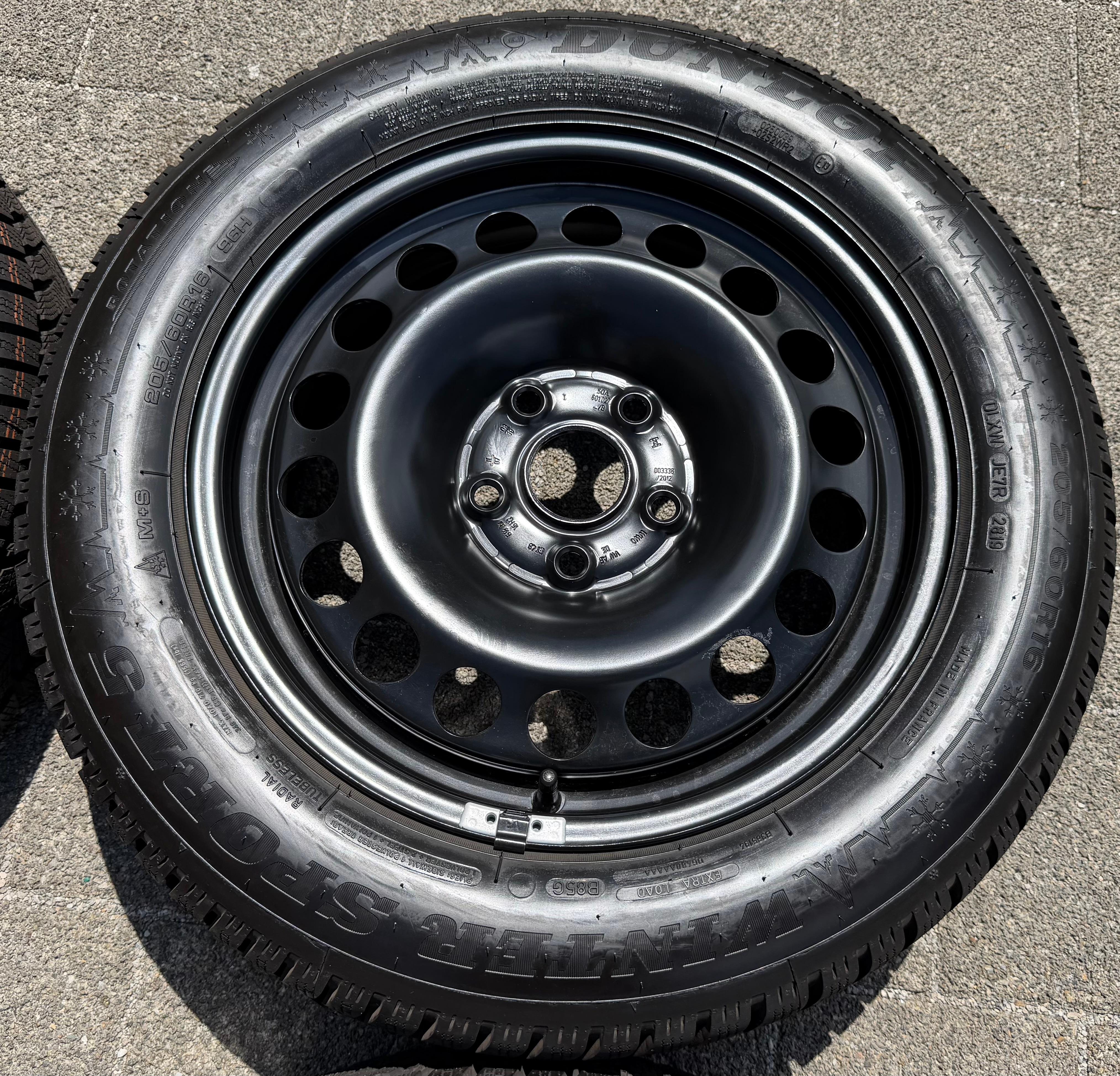 4 WINTERBANDEN VW TOURAN II 5T 205/60R16 96H 5QA601027/B DUNLOP GRATIS VERZENDING