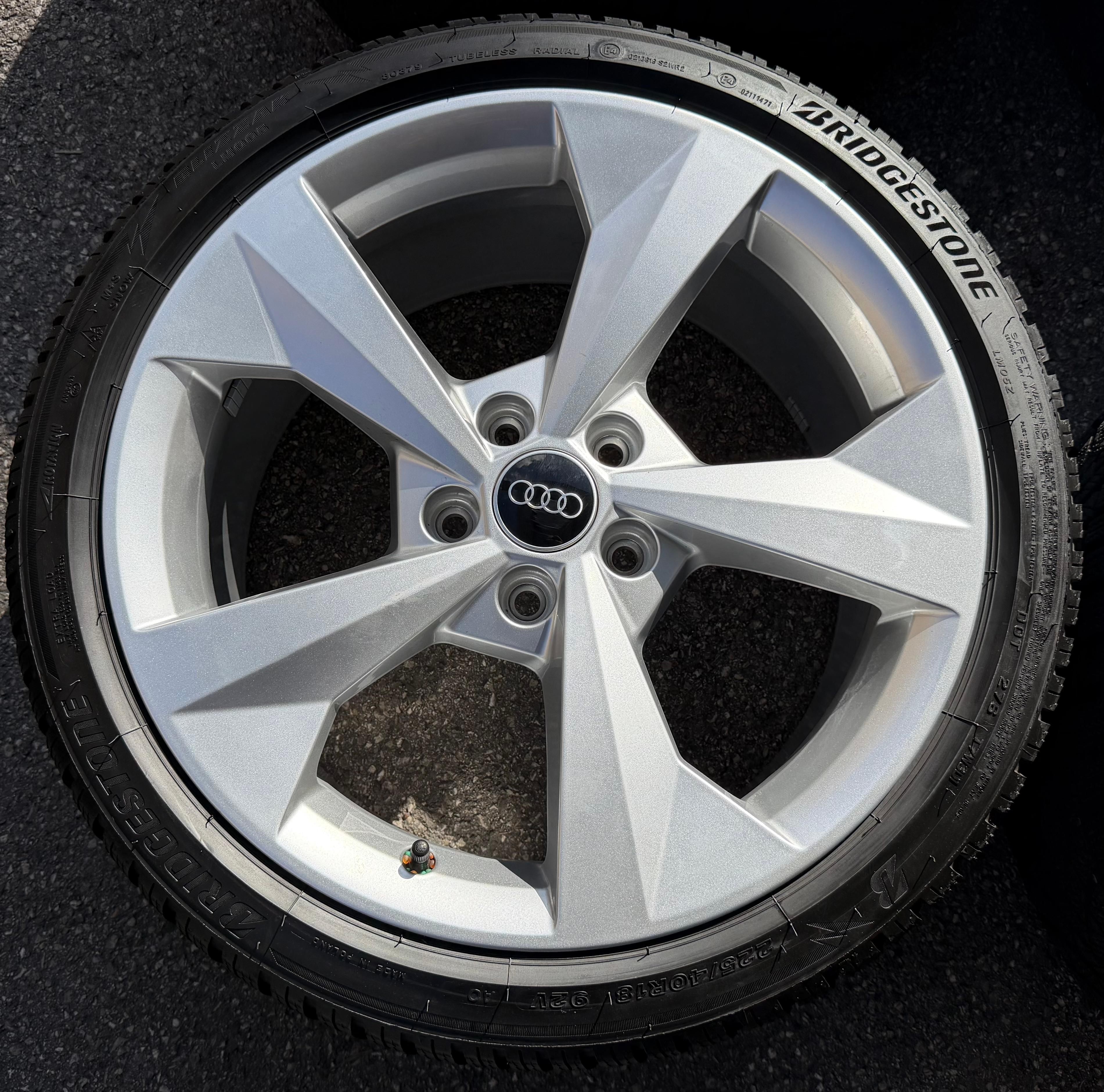 4 ruedas de invierno de aluminio originales de 18" Audi A3 S3 8Y 8Y0601025CP 225/40R18 92V 2025