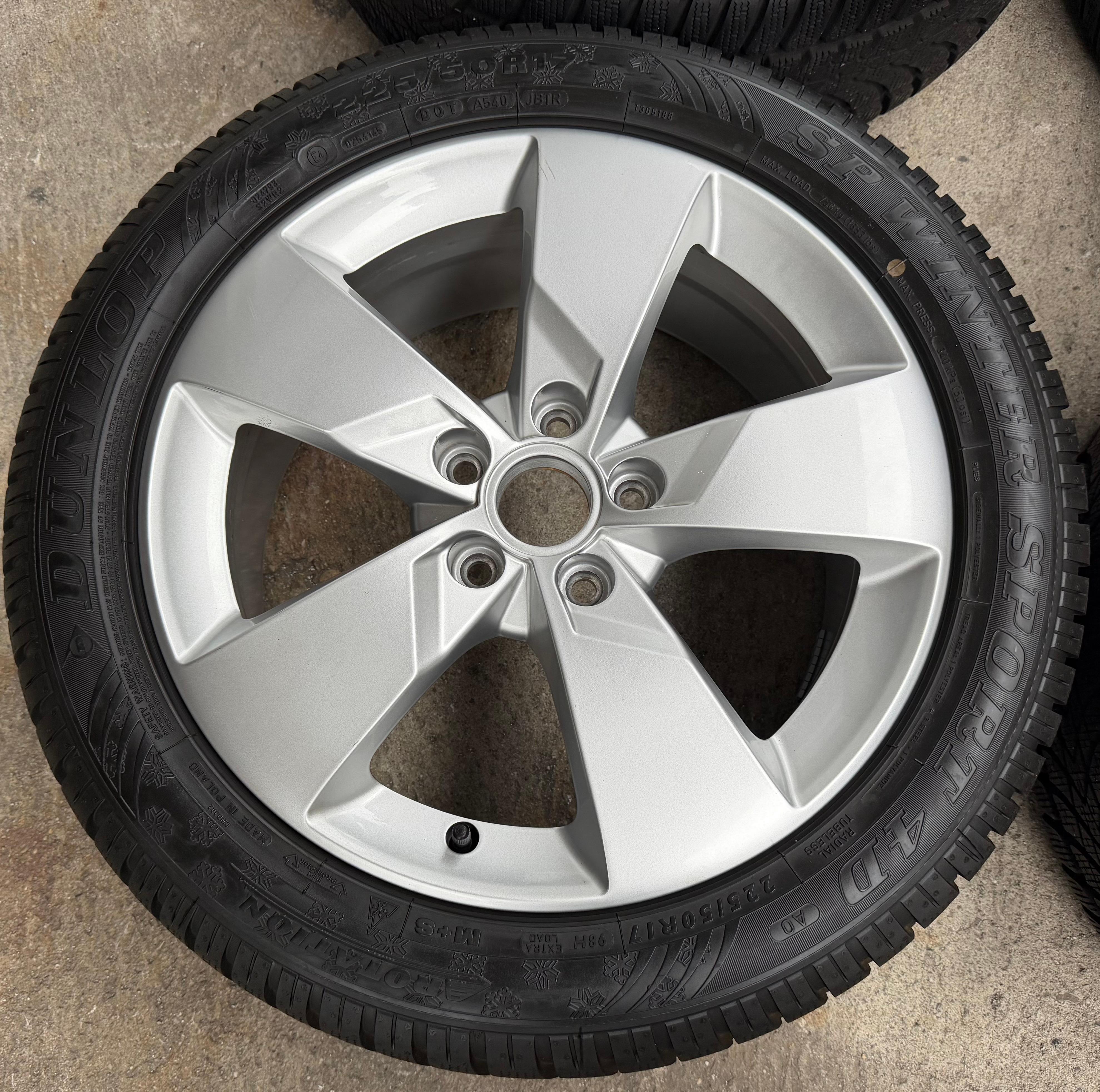 4 ruote in lega invernali originali da 17" per Audi TT 8S 225/50R17 94H Dunlop 8S0601025J
